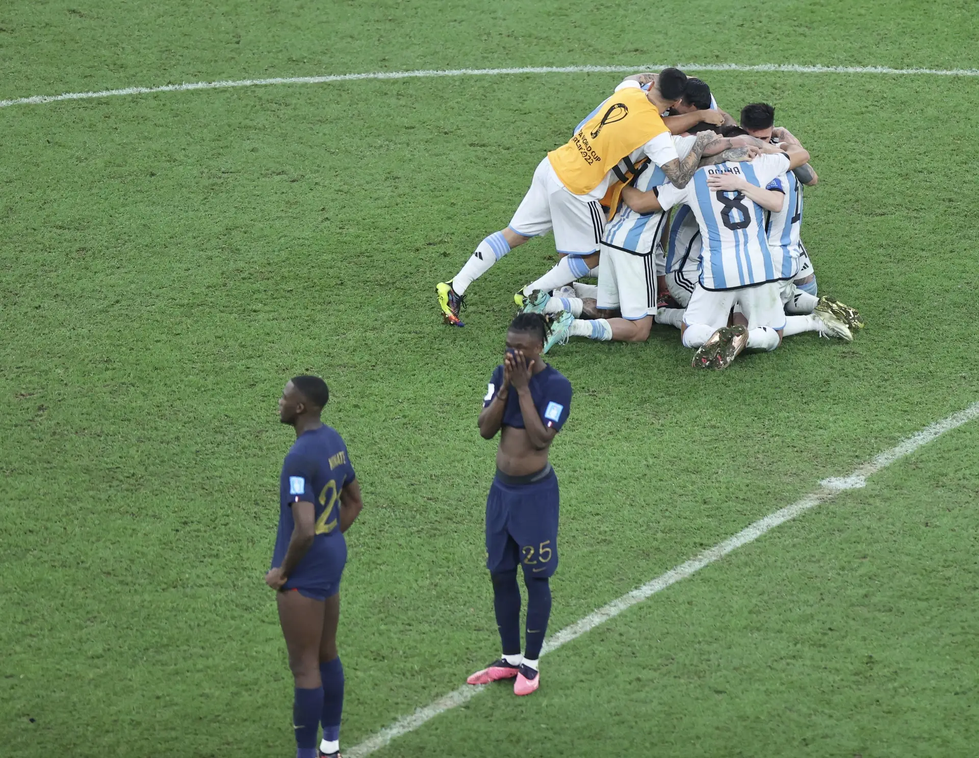 Federação francesa vai apresentar queixa devido a cânticos racistas de futebolistas argentinos