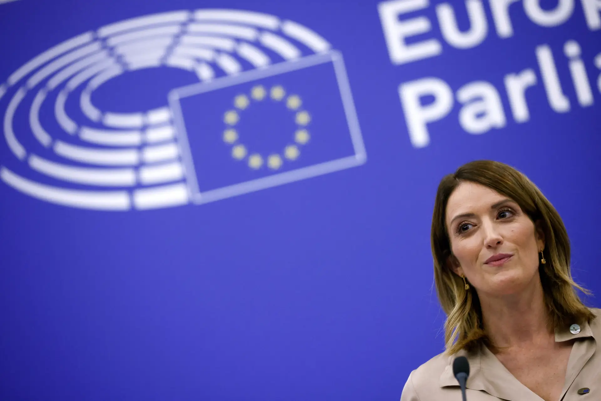 Metsola diz que PE tem de "fazer mais" para erradicar violência contra mulheres