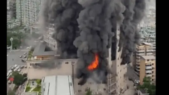 Incêndio num centro comercial na China provoca vários mortos 