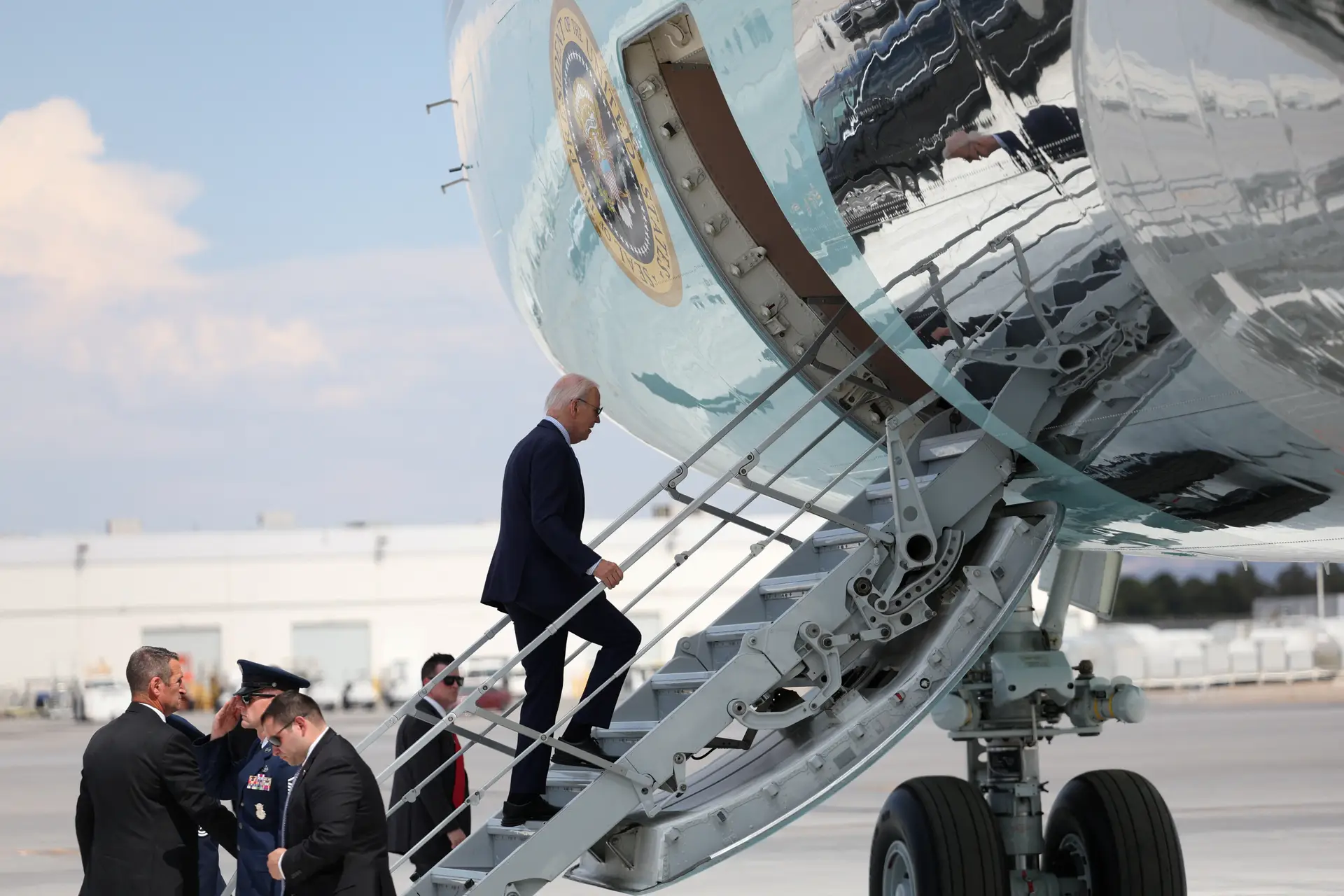 Joe Biden cancela discurso de campanha após testar positivo à covid-19