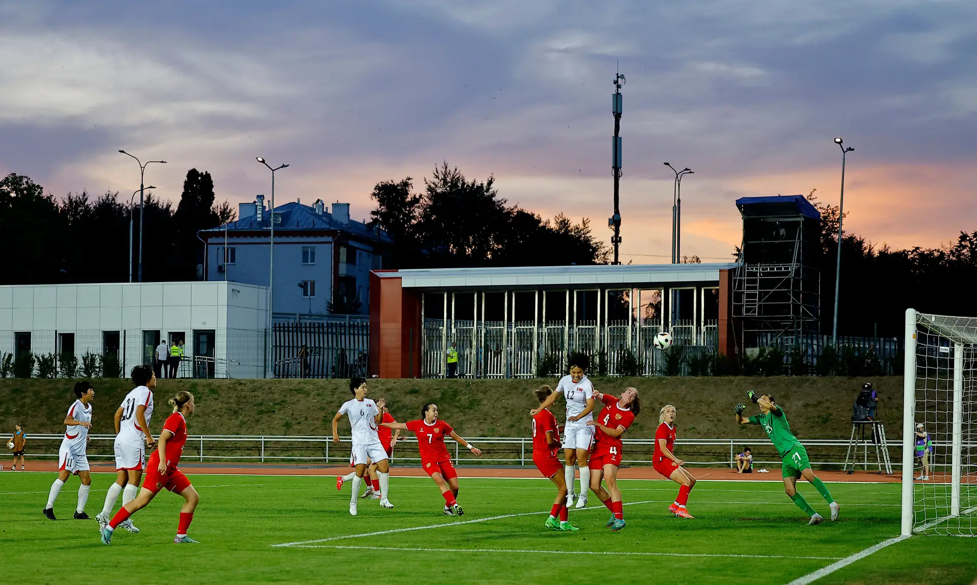 Coreia do Norte e Rússia combatem isolamento político com jogos de futebol feminino