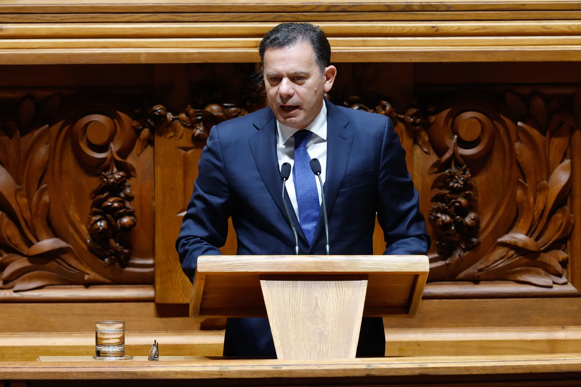 O primeiro-ministro, Luís Montenegro, intervém durante o debate sobre o Estado da Nação, na Assembleia da República, em Lisboa.