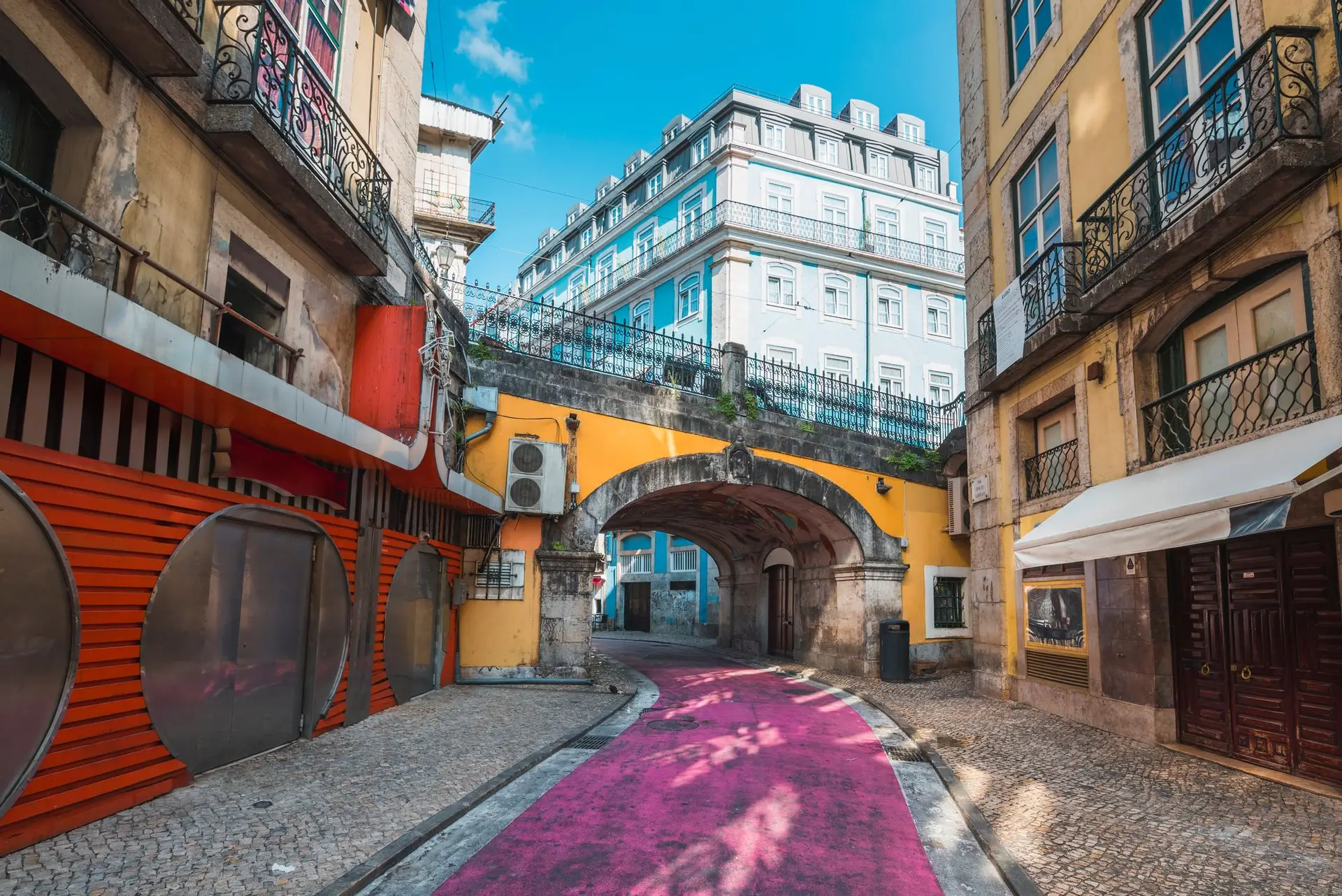A famosa 'Pink Street' em Lisboa vai mudar de cor para assinalar a luta contra a Hepatite C