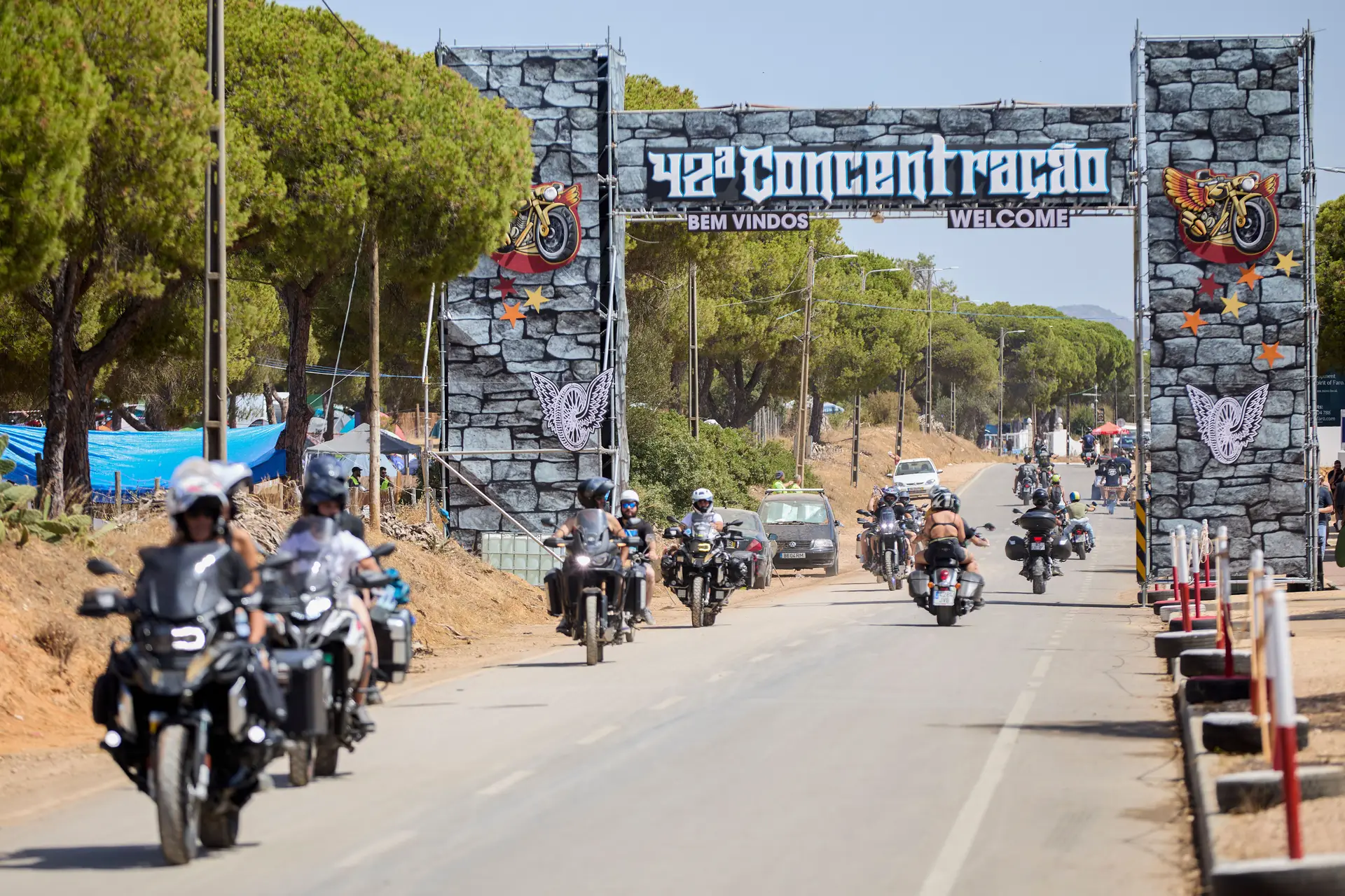 Dois mortos e um ferido grave em acidente perto da concentração motard de Faro