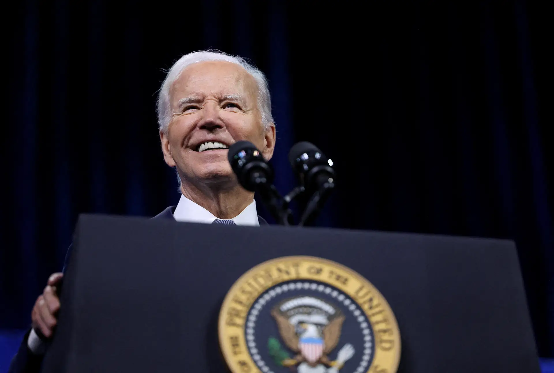 Apesar da Covid, Biden retorna à campanha na próxima semana