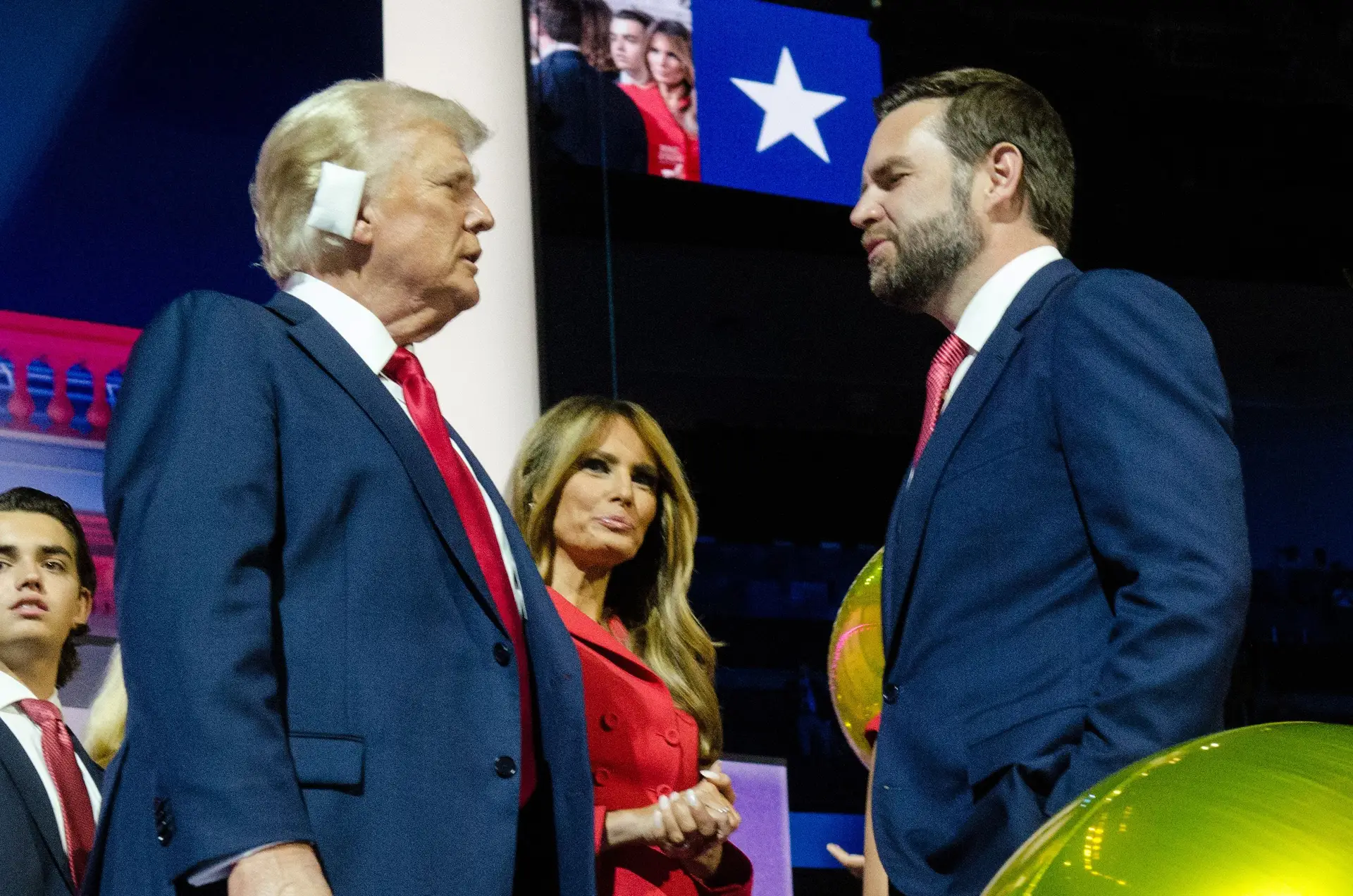 'Vice' de Trump defende que o Presidente Biden "deve renunciar" ao cargo