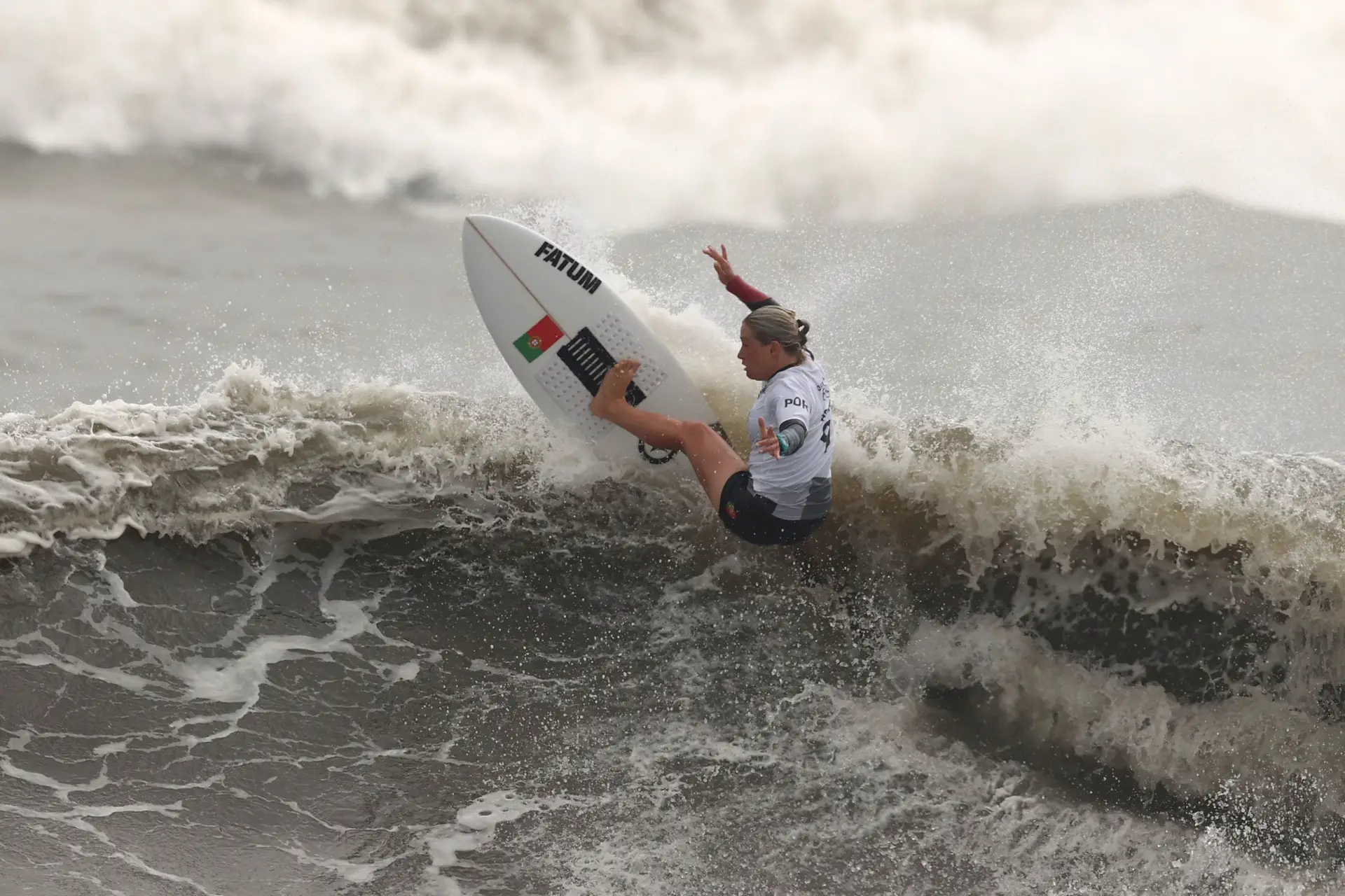 Jogos Olímpicos: delegação lusa de surf experiencia viagem atribulada até ao Taiti