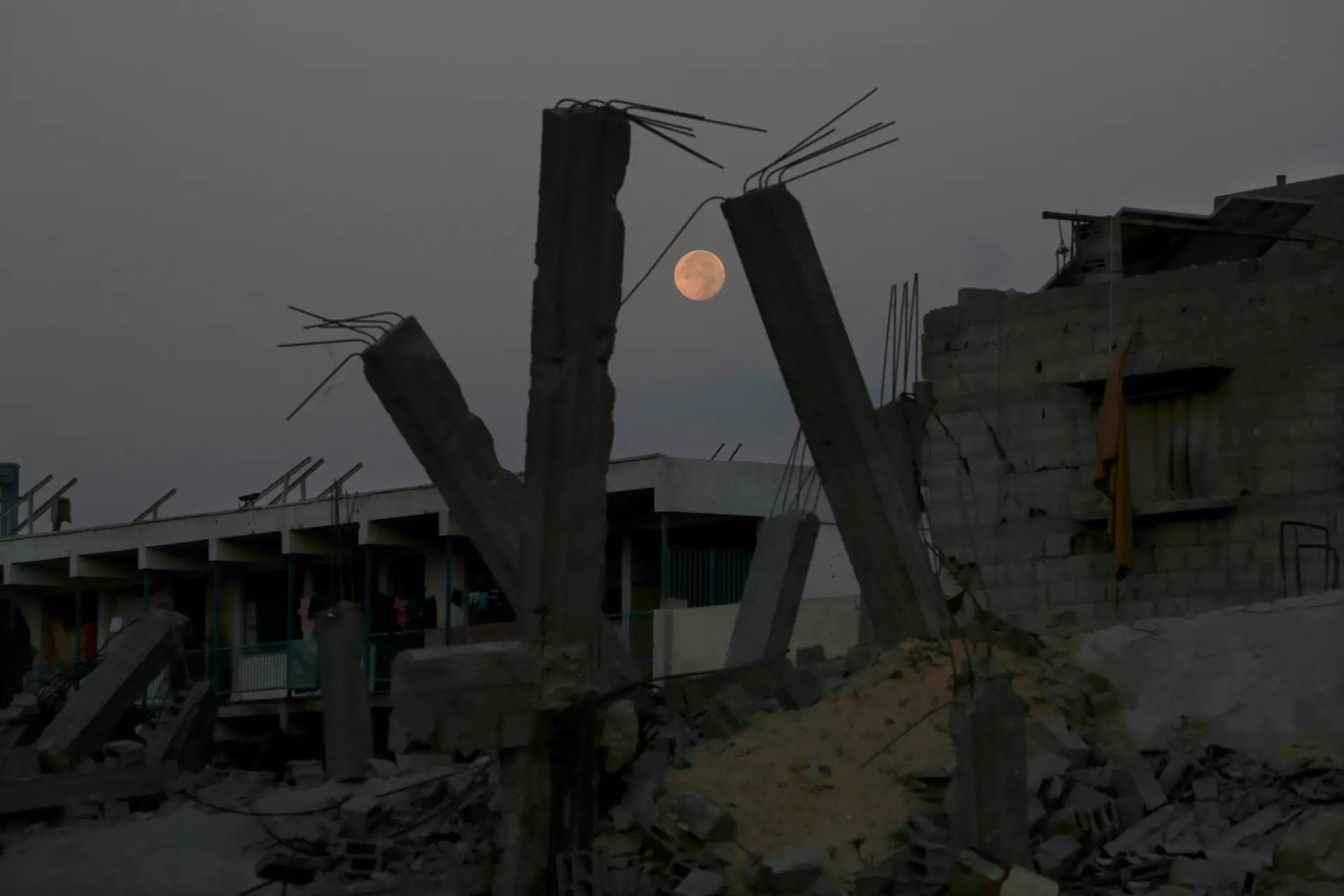 Ataques israelitas provocam vários mortos em Khan Younis, no sul da Faixa de Gaza