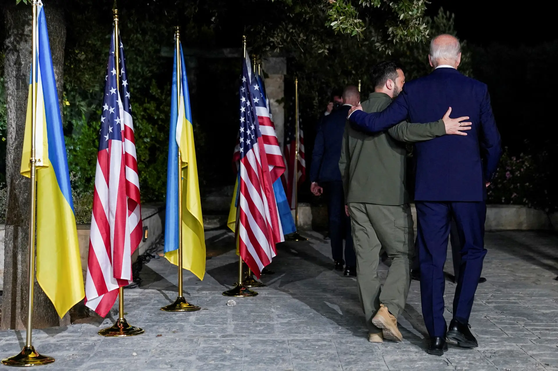Zelensky agradece a Joe Biden pelo "apoio inabalável à Ucrânia na luta pela liberdade"