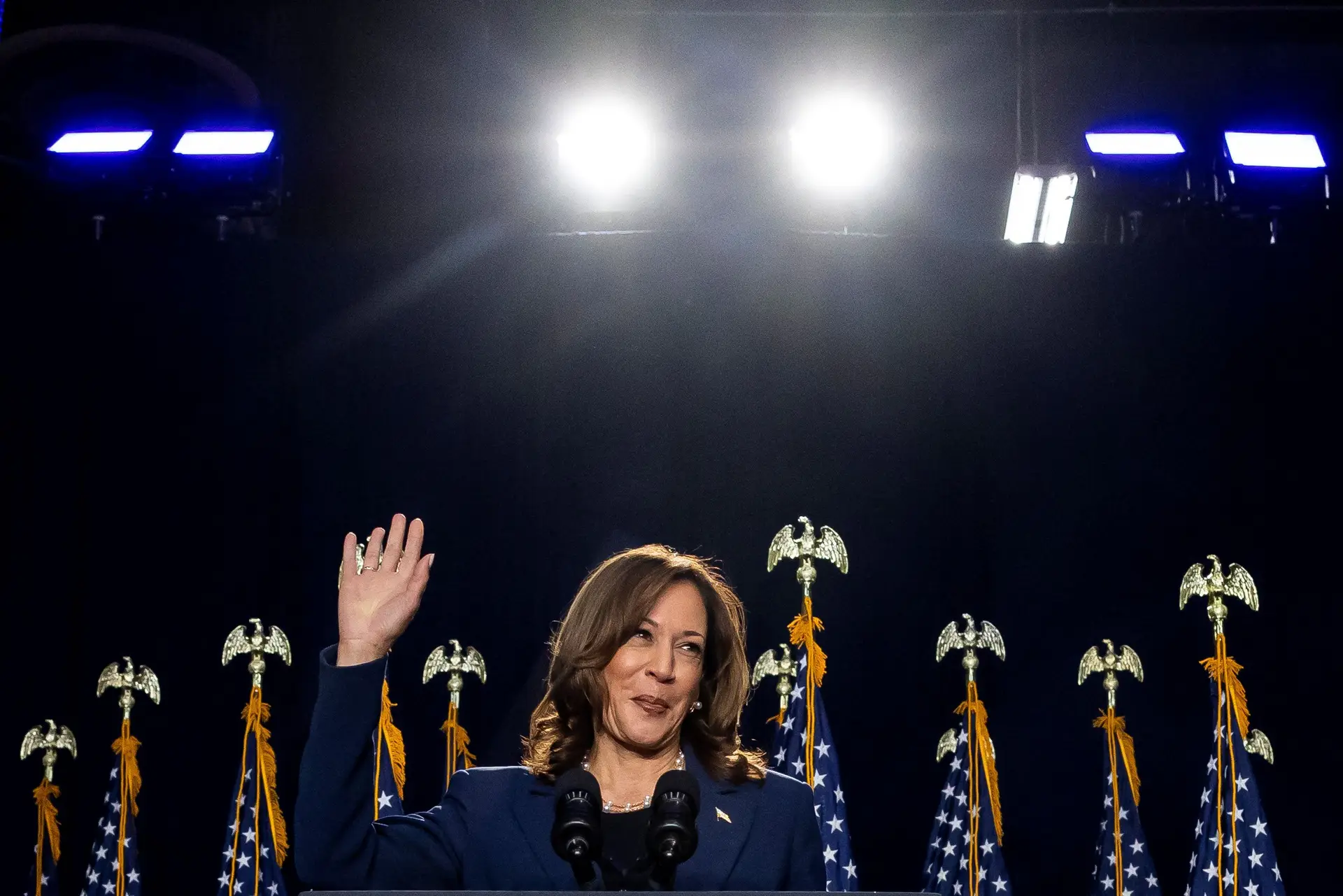 Eleições nos EUA: sondagem coloca Kamala à frente de Trump