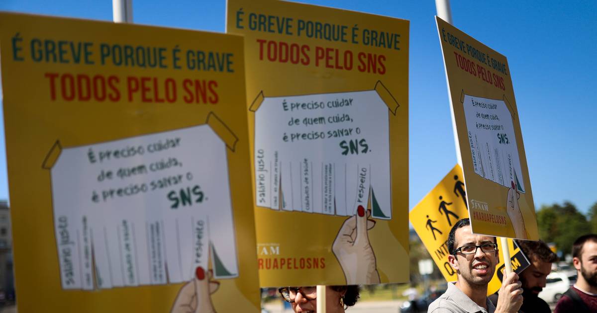 Médicos juntam-se à greve geral em protesto contra reforma laboral e condições no SNS