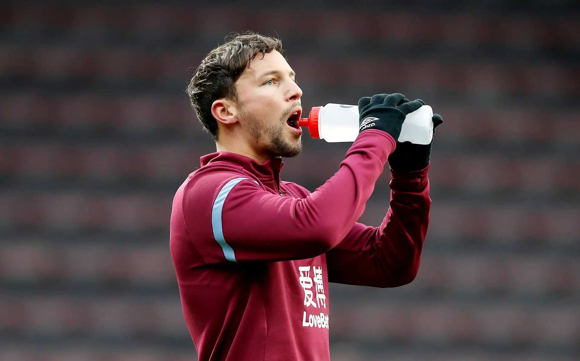 Há oito anos vencia o campeonato inglês, agora trabalha na construção civil