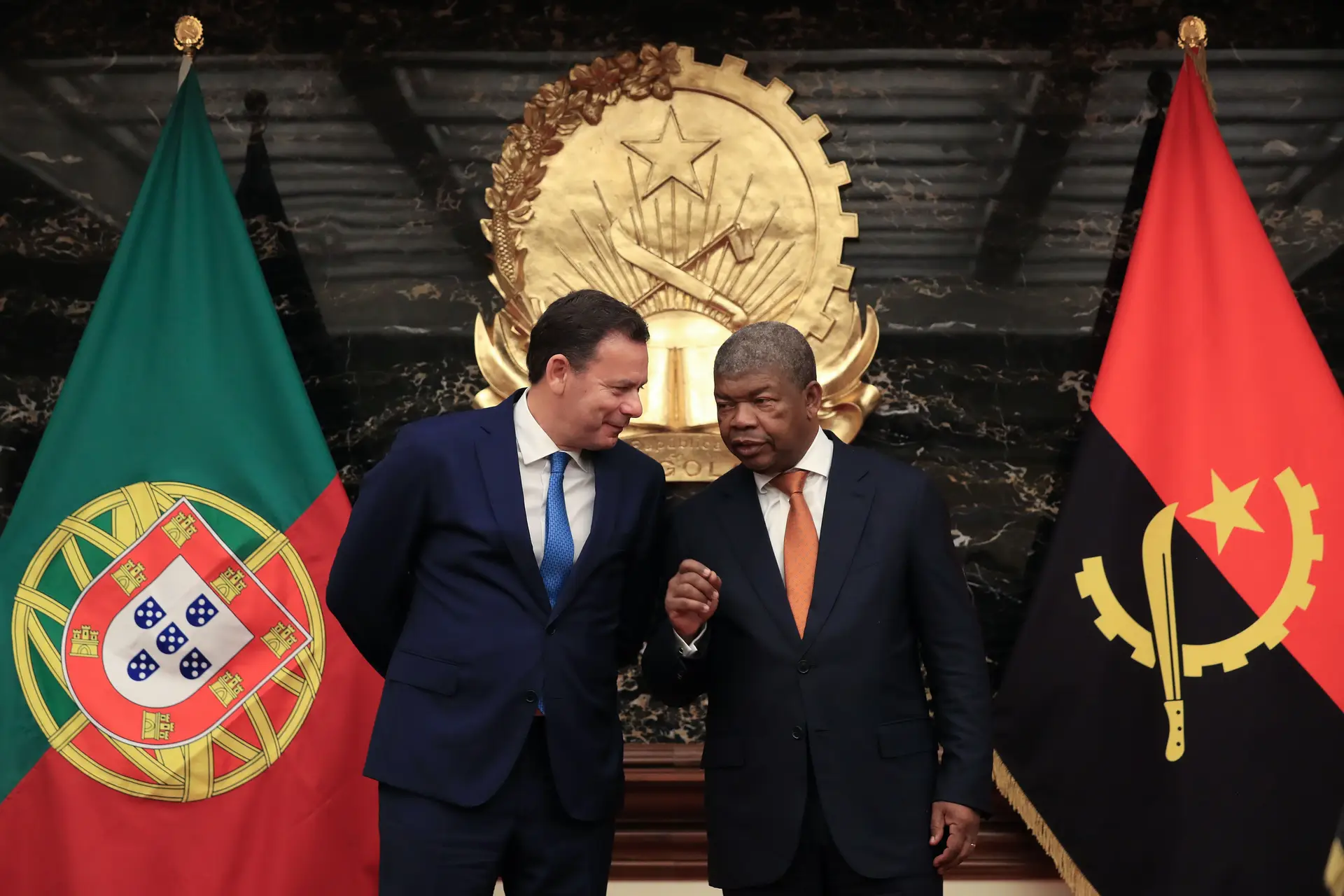 Montenegro termina visita a Angola com deslocação a Benguela - SIC Notícias
