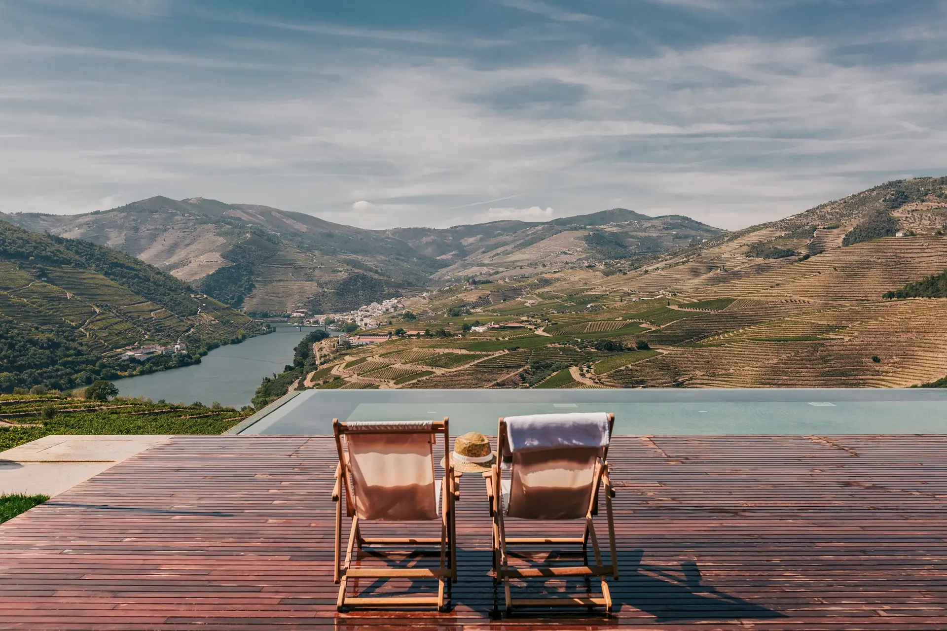 Com piscinas panorâmicas: hotéis do Douro para mergulhar na paisagem vinhateira