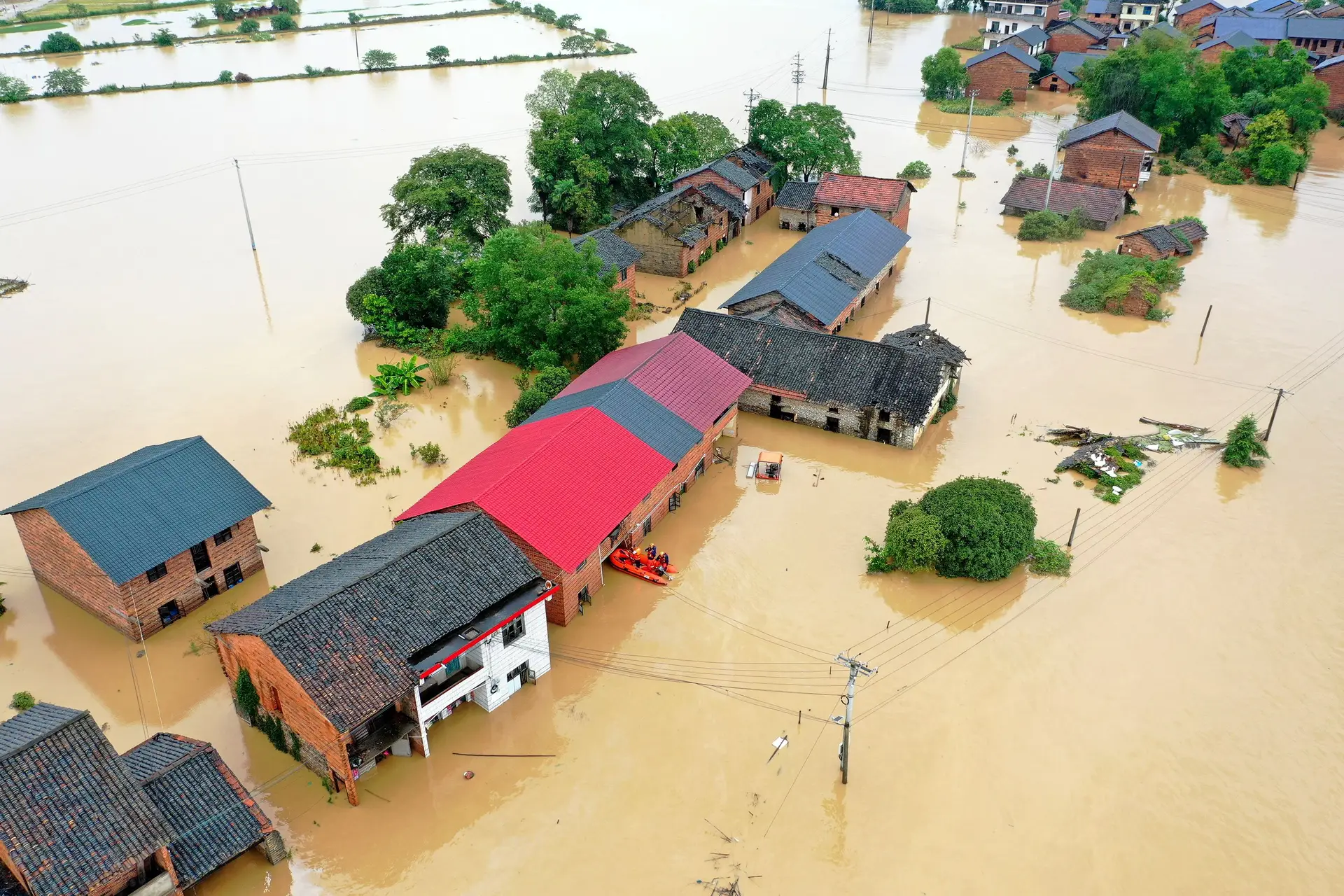 Mais de 3.800 pessoas retiradas de casa após rebentamento de barragem na China