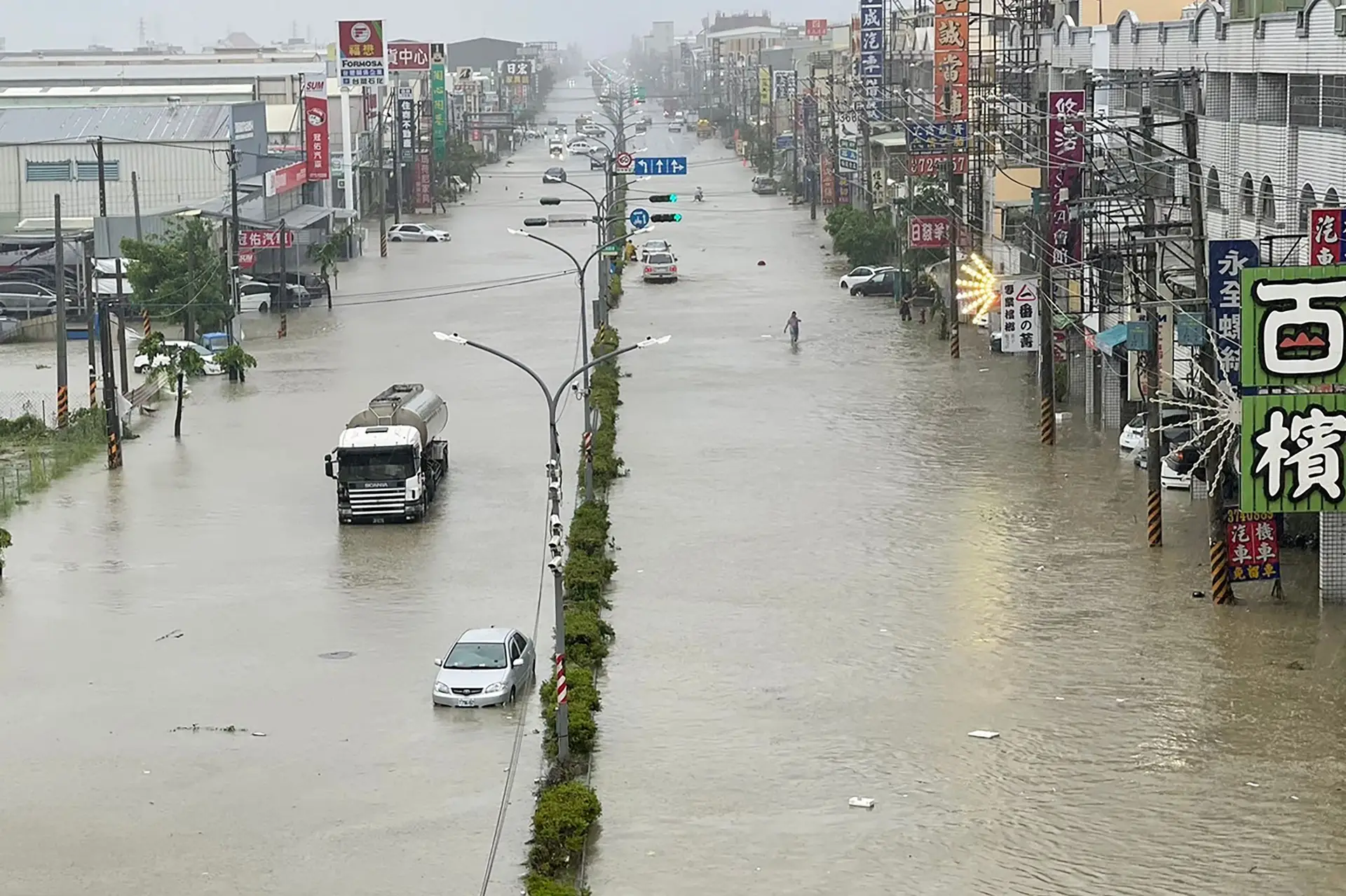 Tufão Gaemi provocou quase 1.000 feridos e milhões de dólares em prejuízos em Taiwan