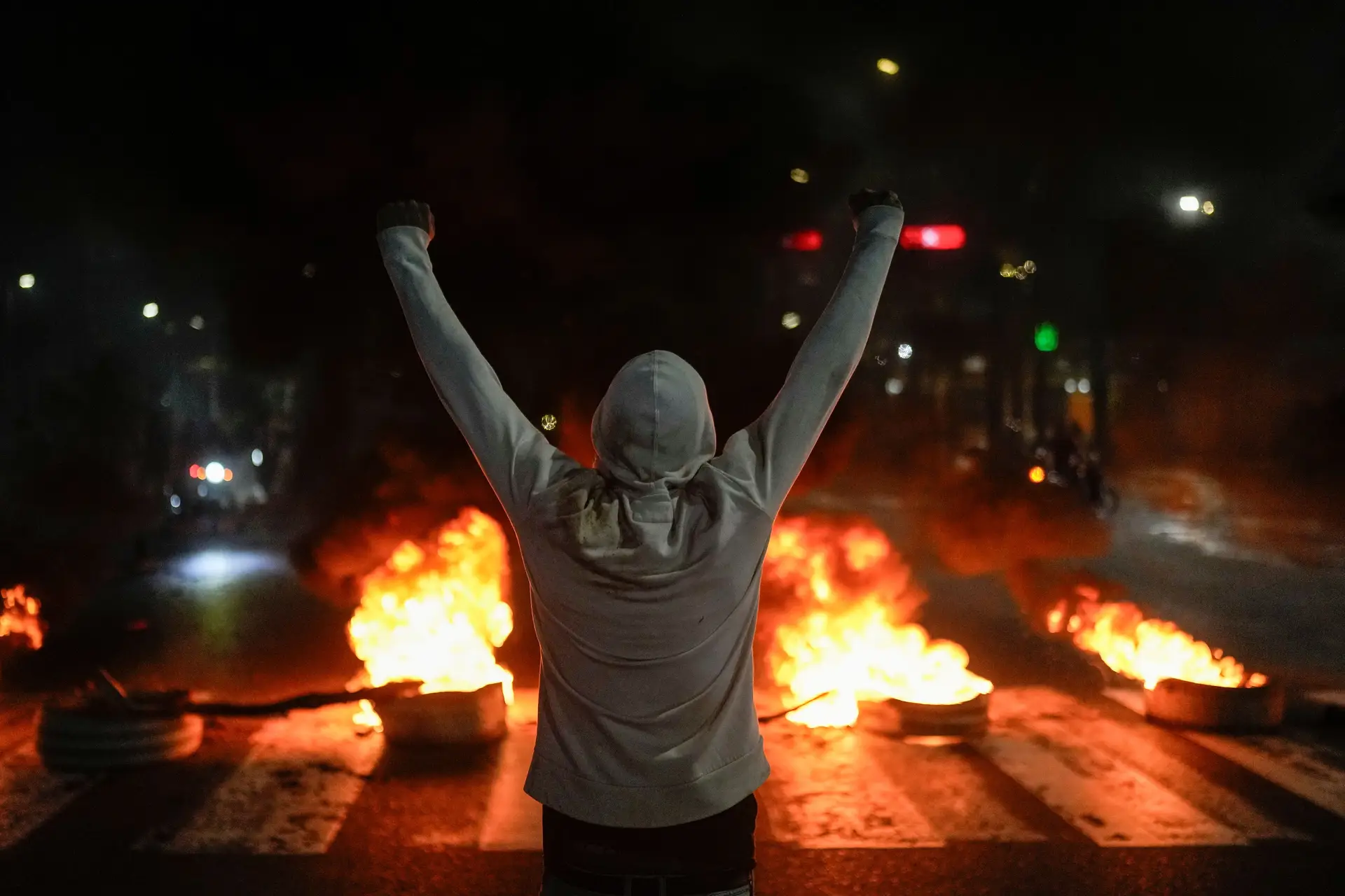 Pelo menos 11 pessoas morreram nos protestos contra a reeleição de Maduro
