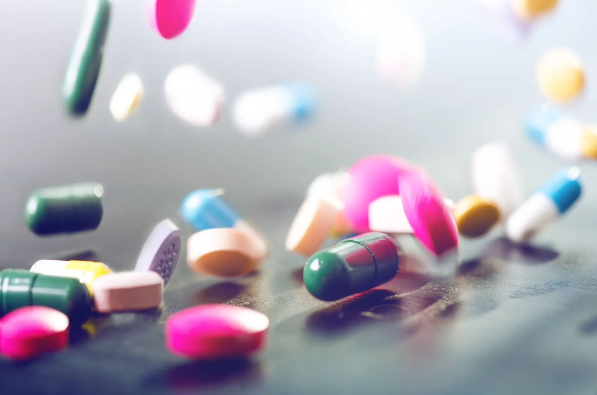 Antidepressivos são cruciais para prevenir ideias suicidas em jovens com depressão