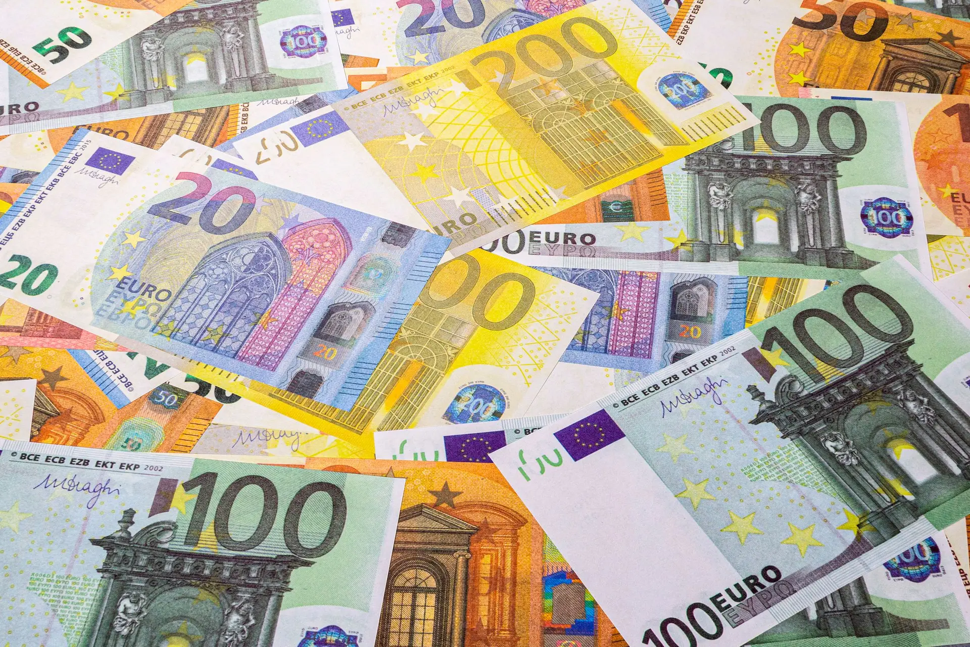 OCDE melhora previsão de crescimento do PIB mundial para 3,2% em 2024