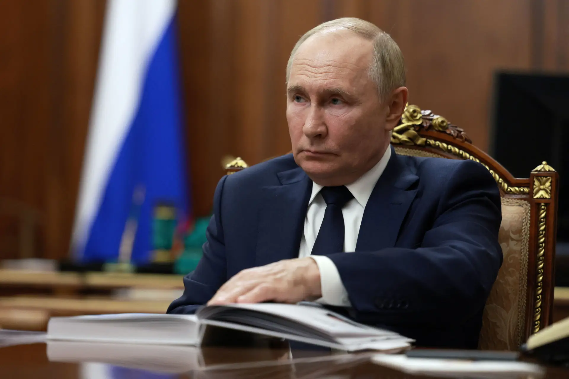 Putin concede perdão a 13 libertados em troca de presos com os Estados Unidos e outros países ocidentais