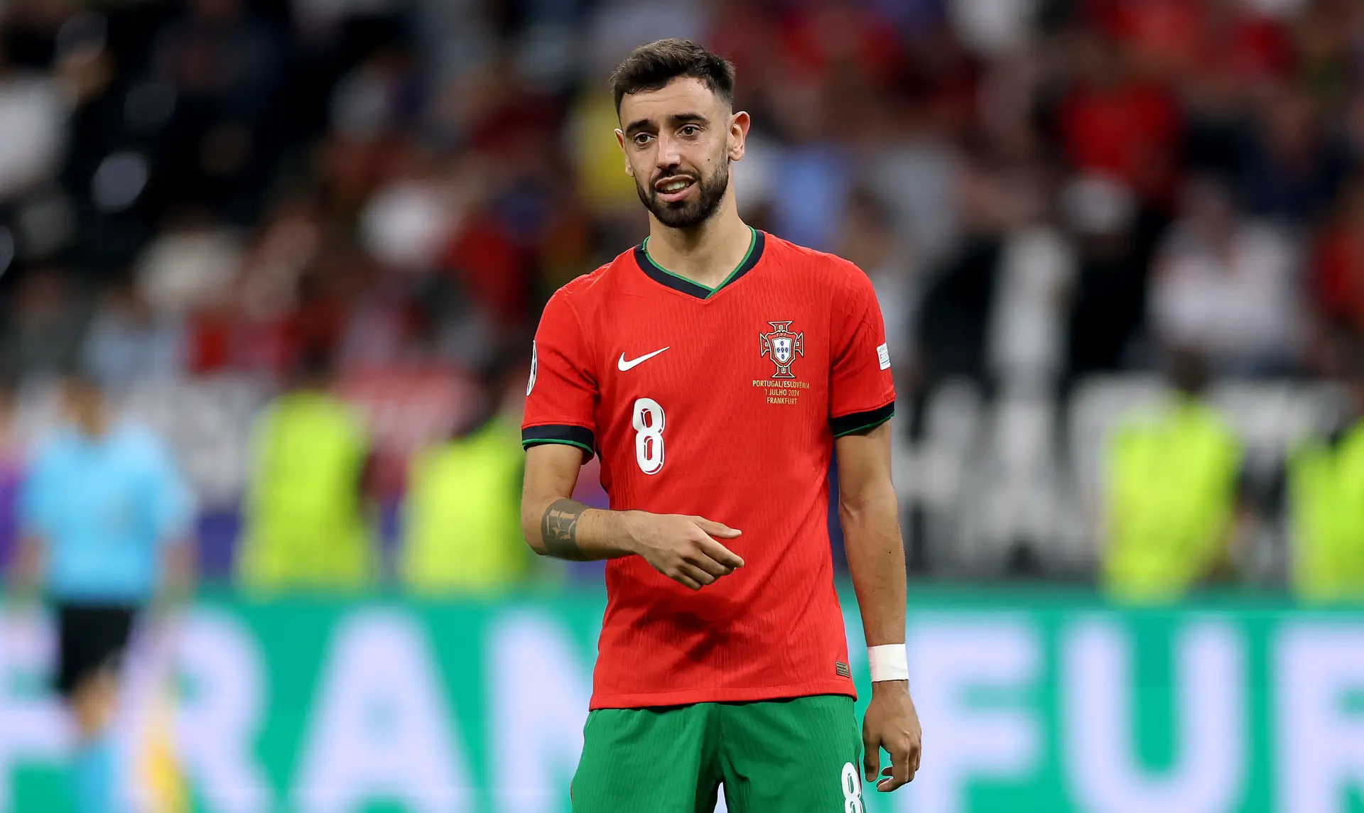 "Tem orçamento limitado": companhia aérea low-cost brinca com regresso de Bruno Fernandes a Manchester