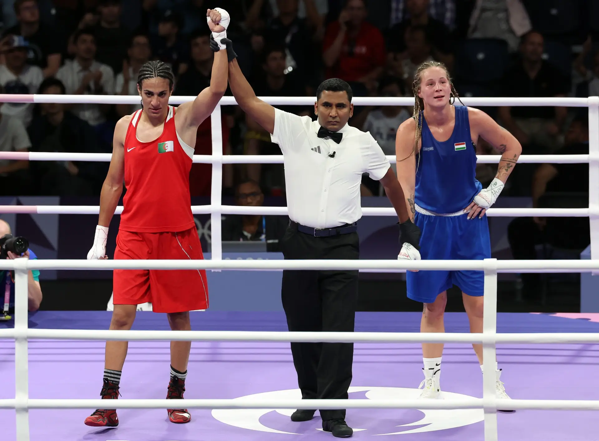 Pugilista Imane Khelif garante medalha e avança para as meias-finais