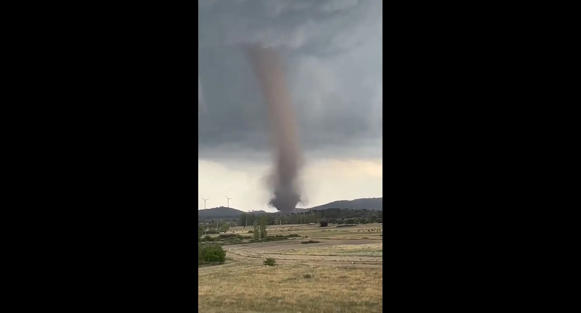 As imagens de um impressionante tornado após onda de calor em Espanha