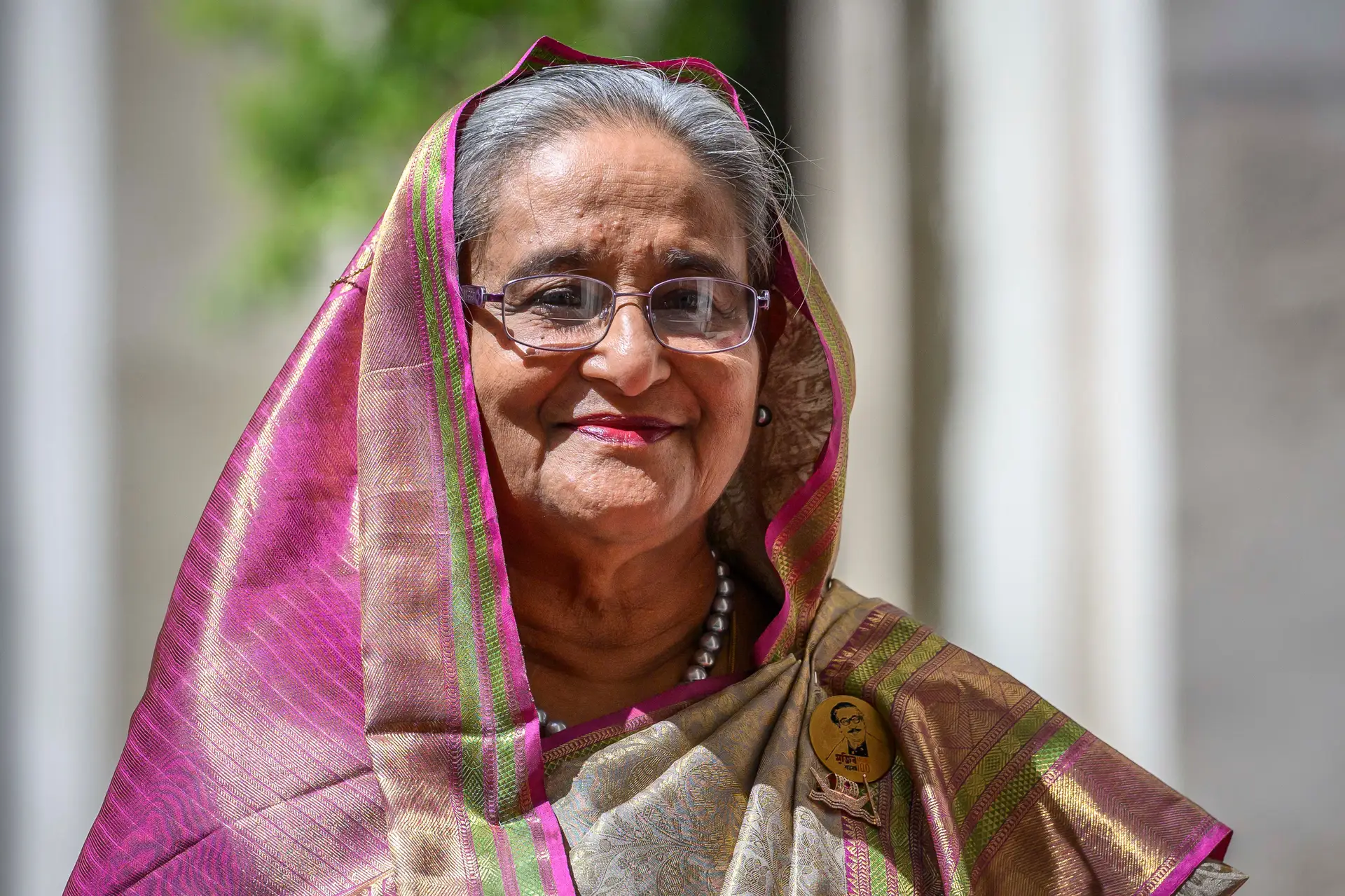 Primeira-ministra do Bangladesh demite-se e foge do país