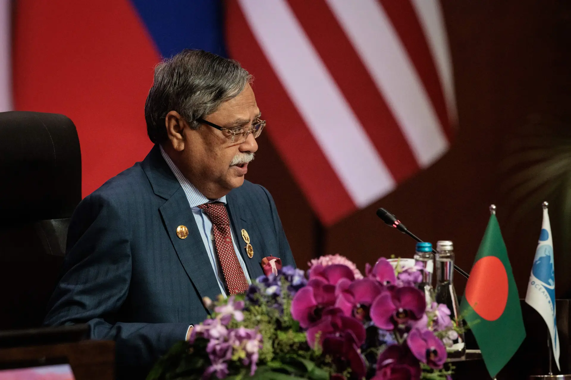 Presidente do Bangladesh dissolve Parlamento