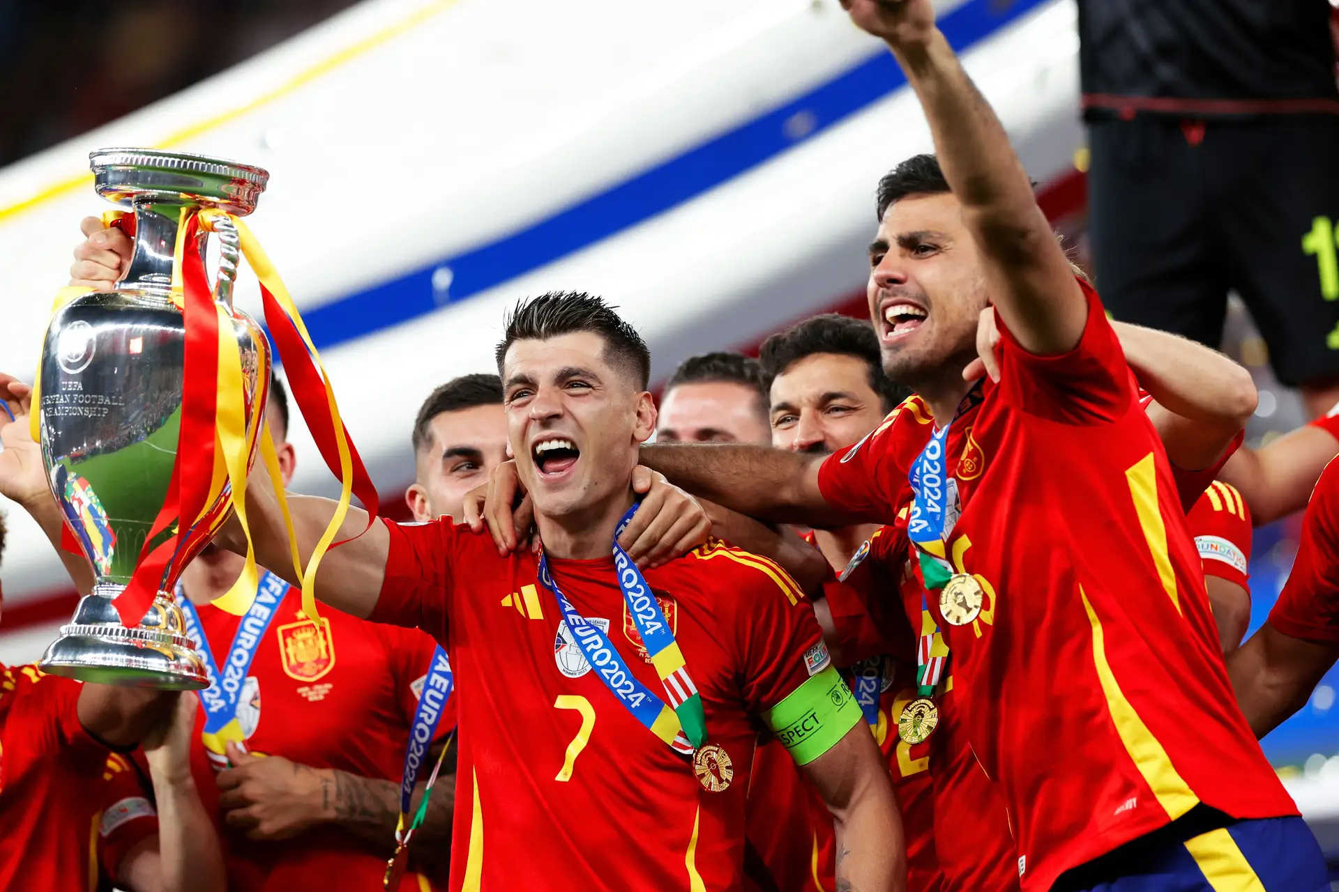 Rodri e Morata punidos com um jogo devido a cântico durante festejos do Euro2024