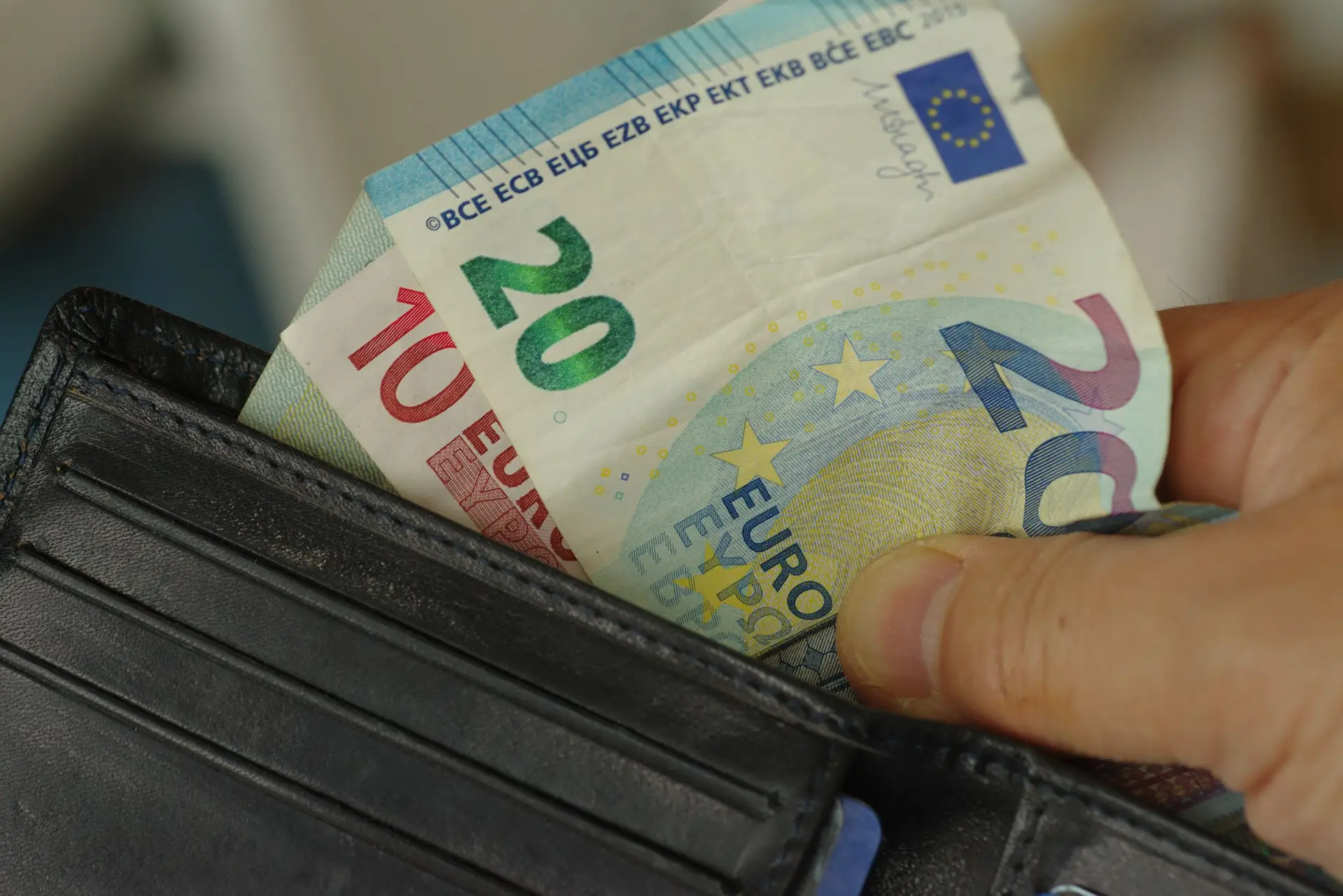 Carga fiscal subiu em 2024: impostos indiretos "mais do que compensaram redução nos impostos diretos"