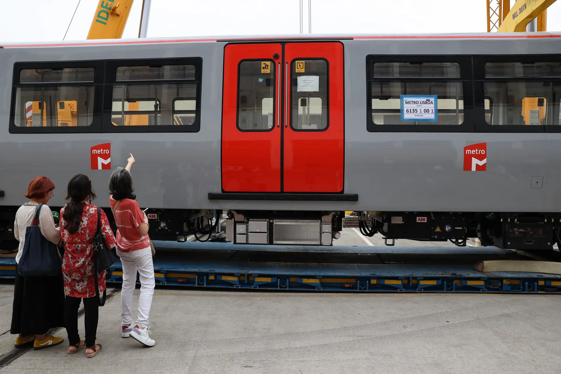 Duas décadas depois: Metro de Lisboa recebe novas carruagens
  #ÚltimasNotícias #lisboa