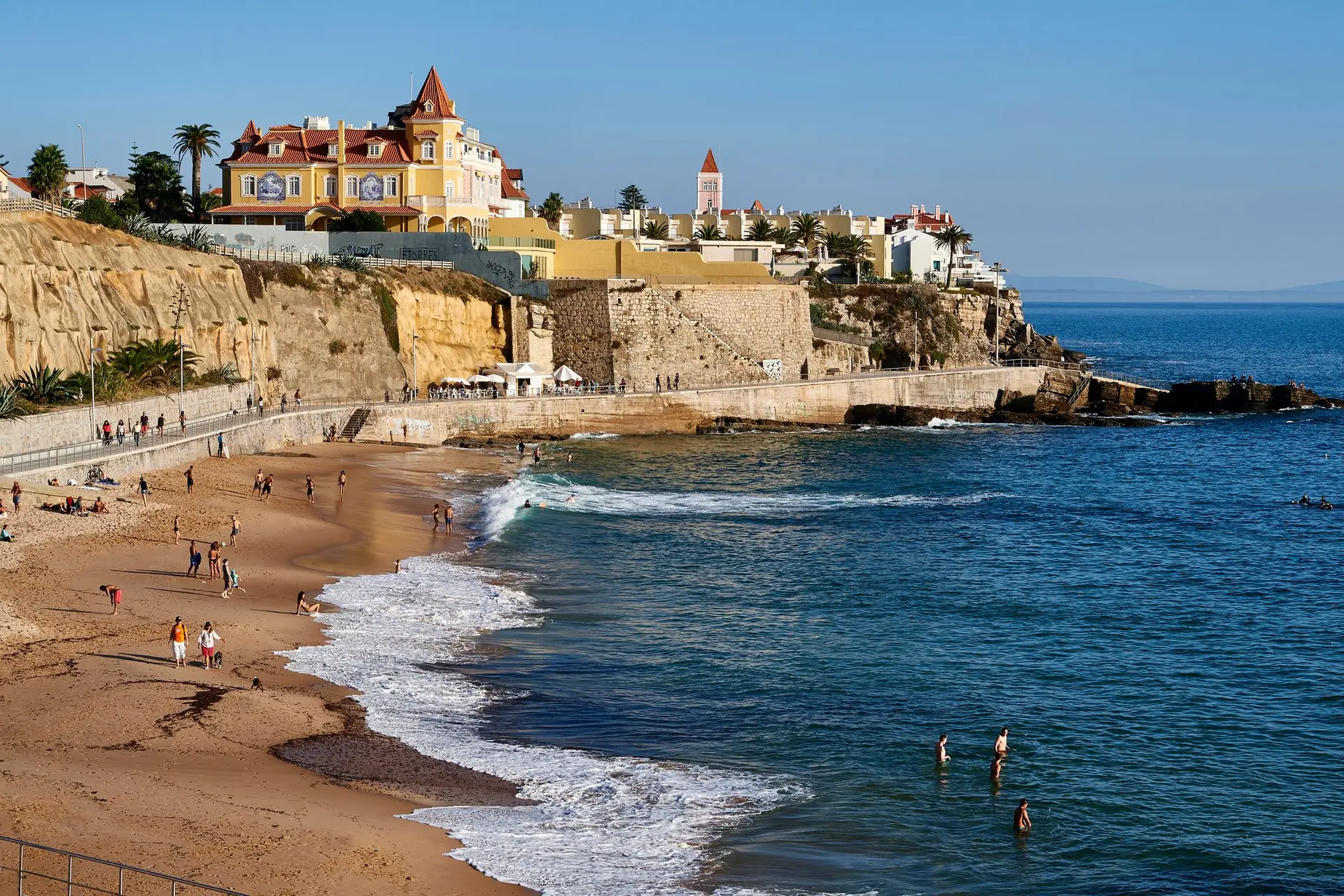 Autarquia de Cascais garante que já se pode ir a banhos nas praias onde foi detetada E.coli