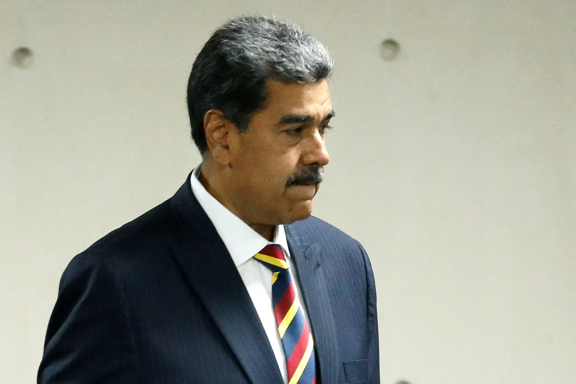 Venezuela: pelo menos 25 mortos e mais de 190 feridos em protestos contra reeleição de Maduro