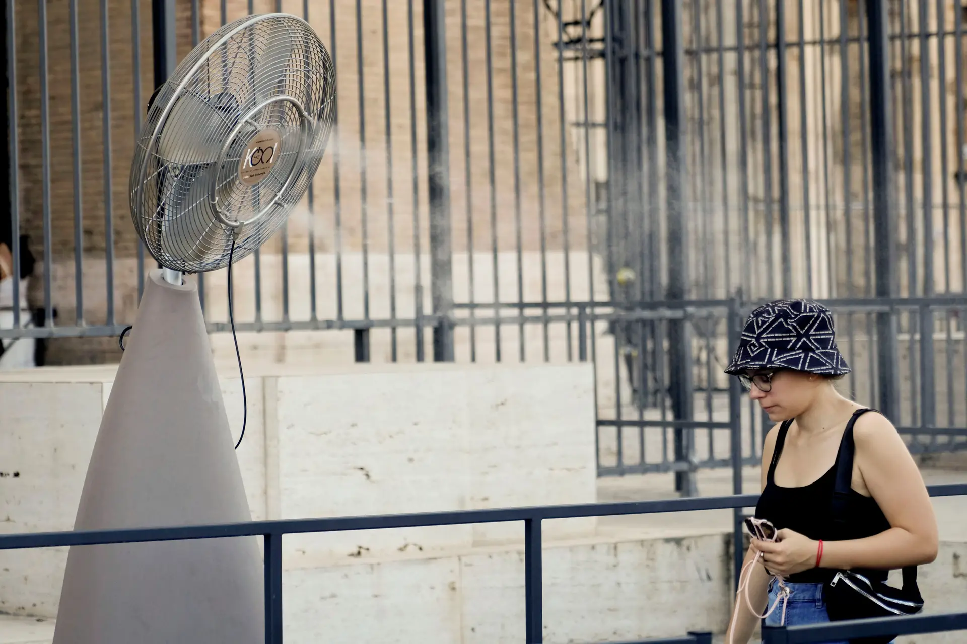 Como suportar o calor? As imagens de um verão escaldante pelas ruas da Europa