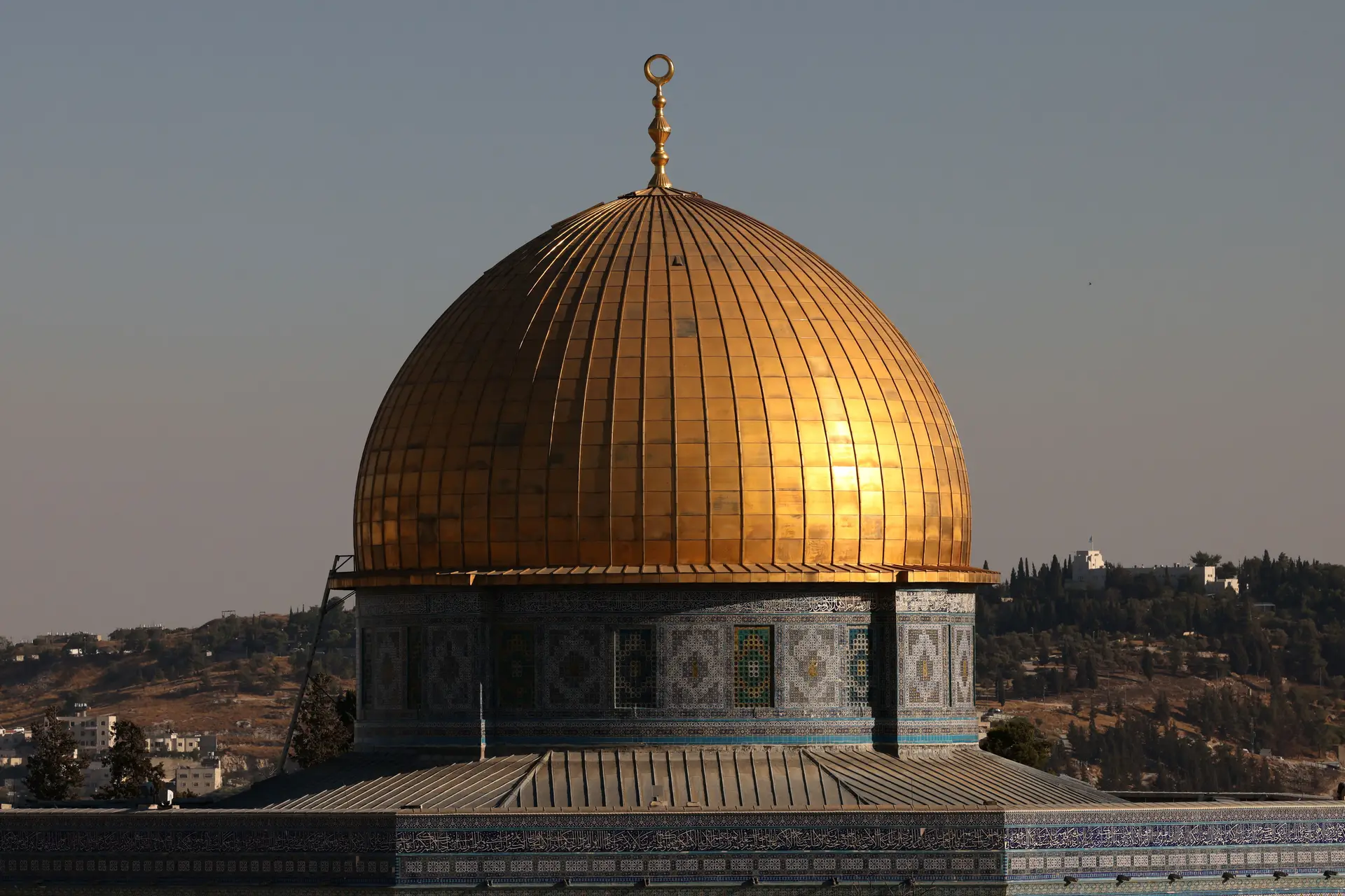 Governo português desaconselha viagens para Israel e Irão