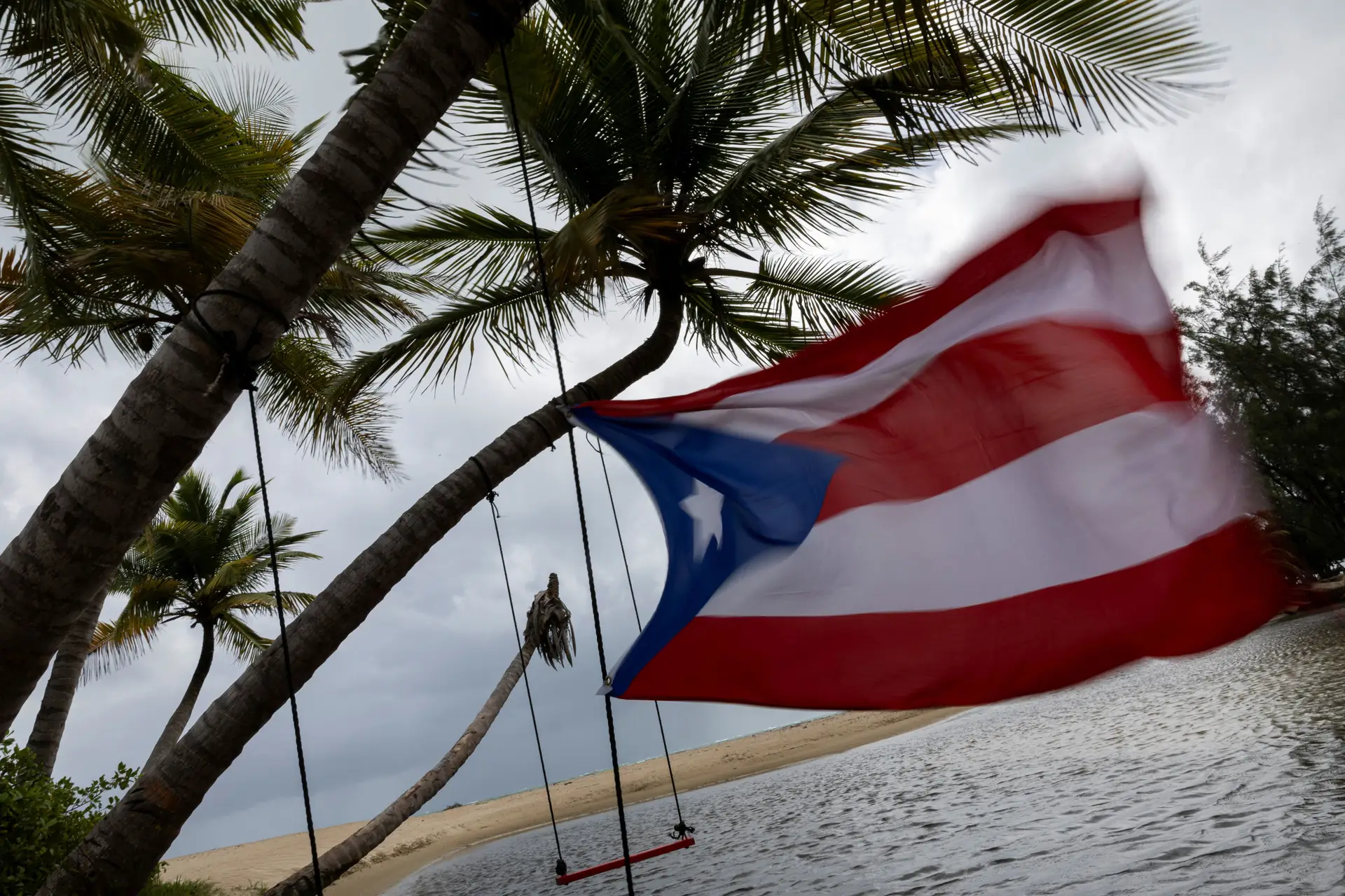Tempestade Ernesto deixa Porto Rico em alerta por causa do vento forte