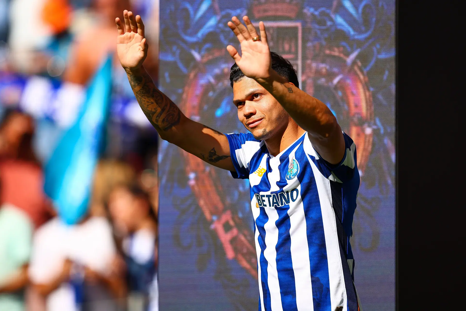 Vítor Bruno confirma saída de Evanilson, atacante ruma à Premier League