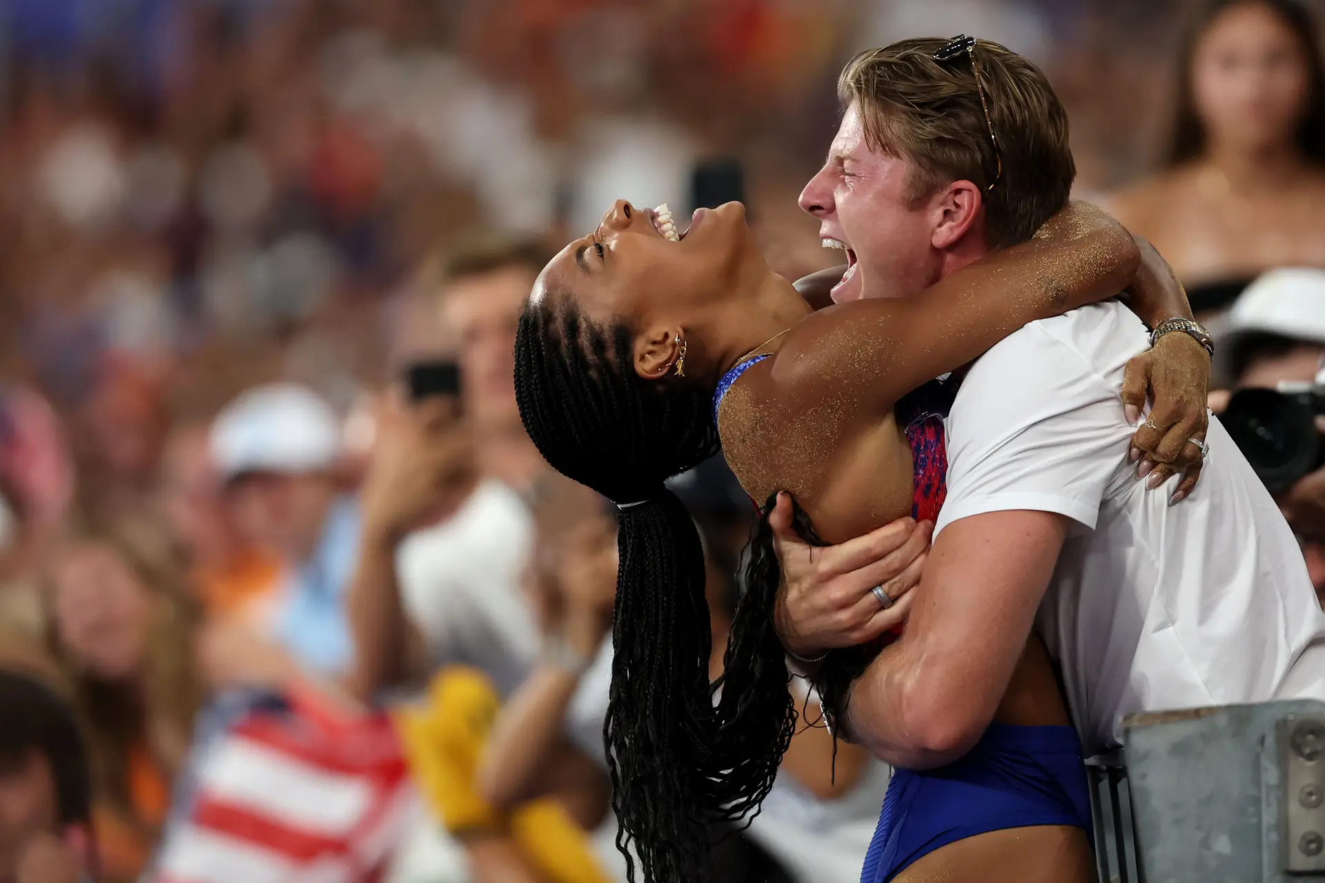 Casal sensação de Paris 2024? Ele é atleta paralímpico e ela venceu uma medalha de ouro