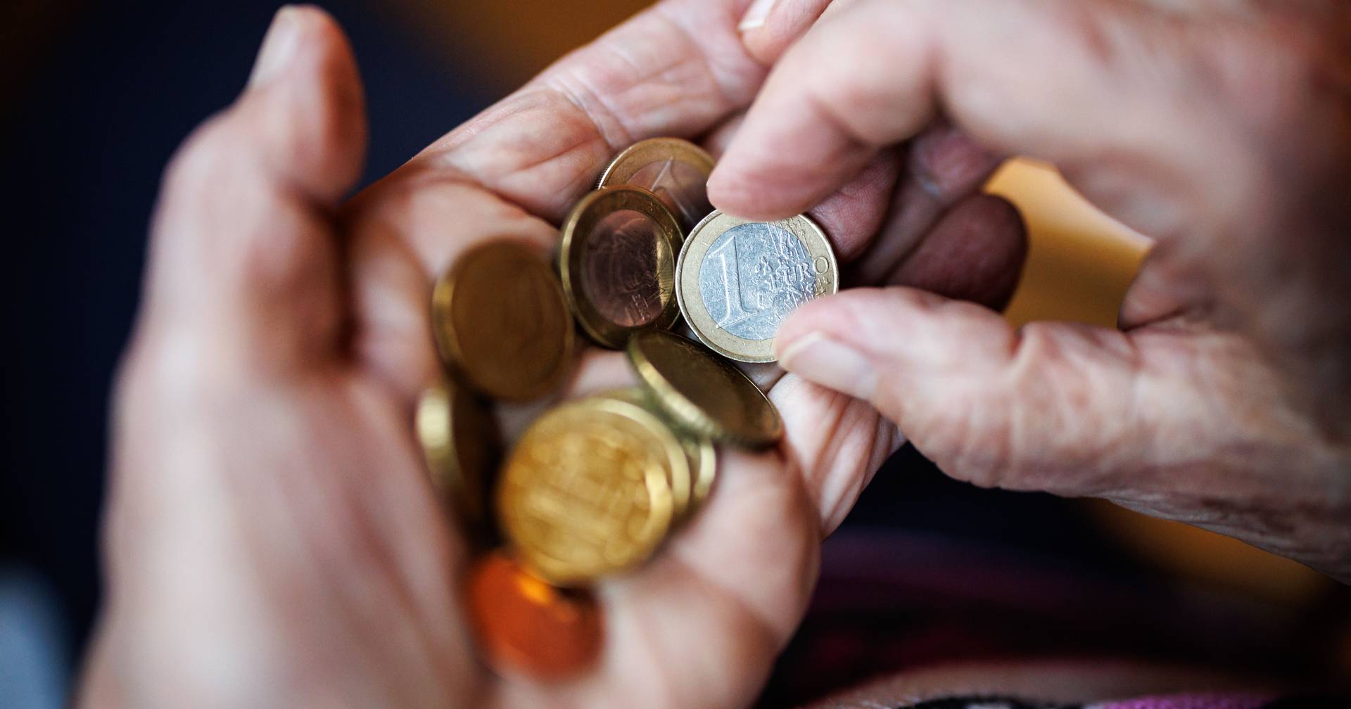 Há mais de 200 mil beneficiários a receber o complemento solidário para idosos SIC Notícias