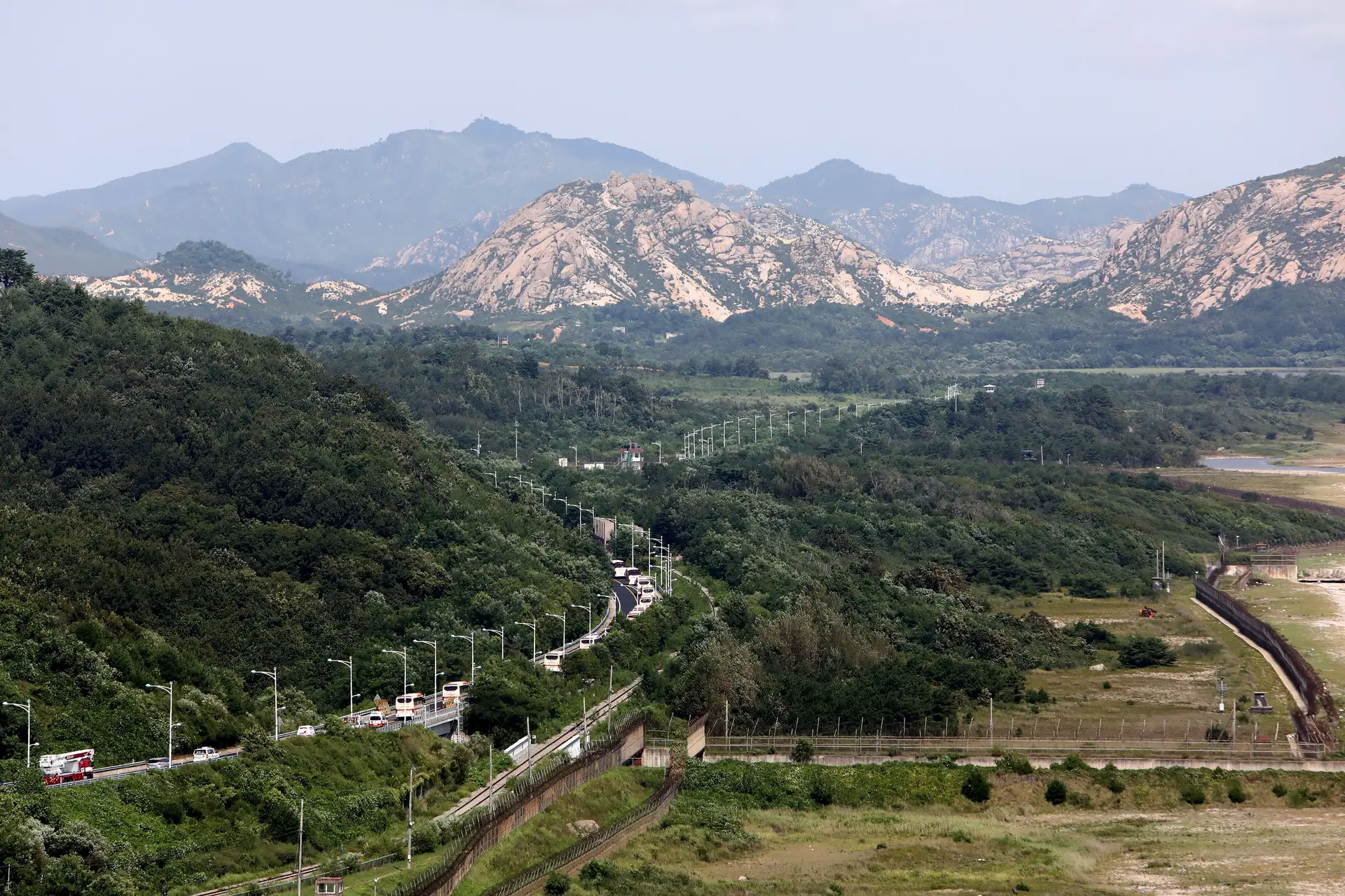 Desertor norcoreano cruza a pie la frontera militarizada hacia el Sur