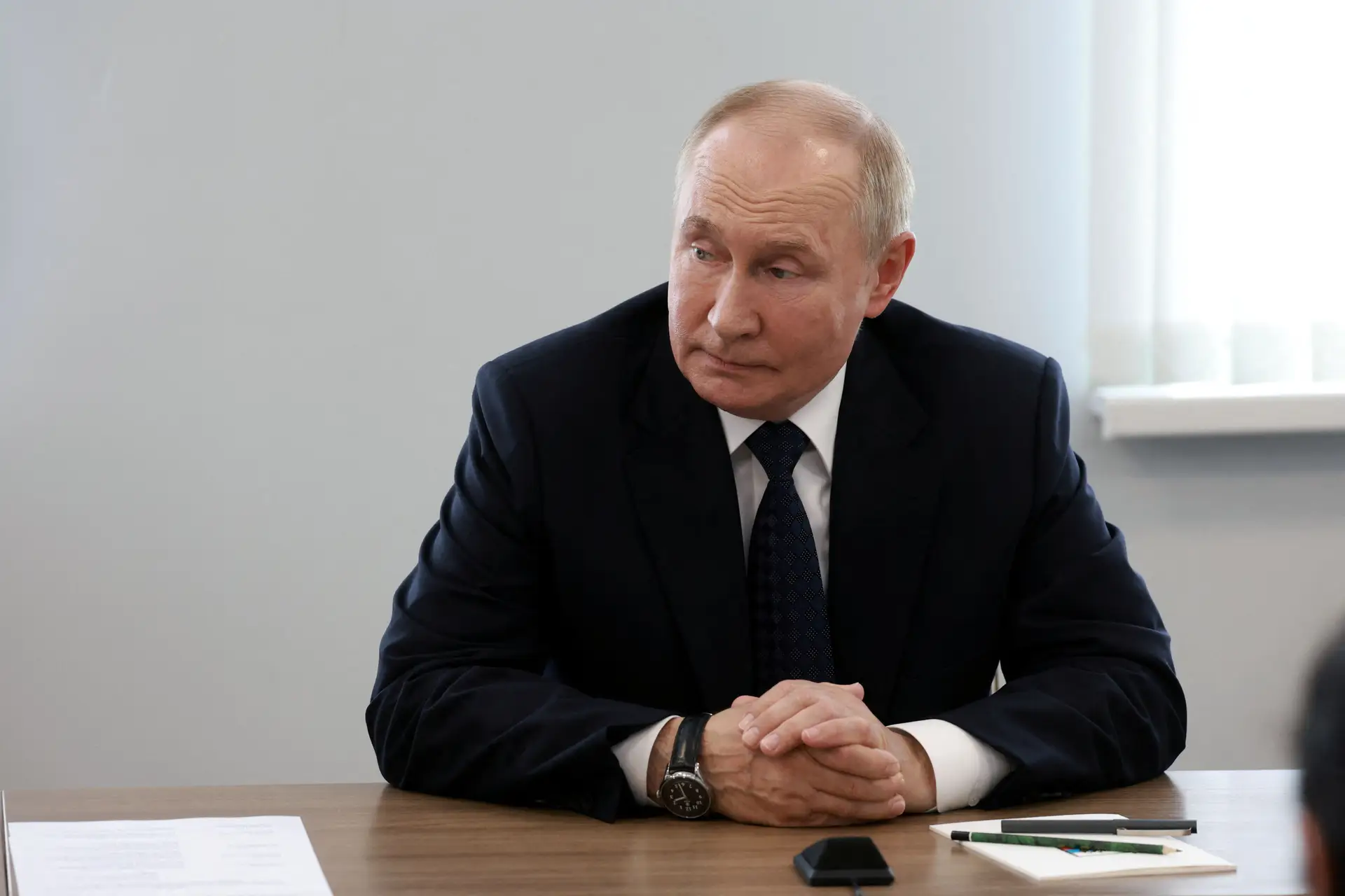 Putin diz estar disponível para mediar conflito entre Israel e Irão 