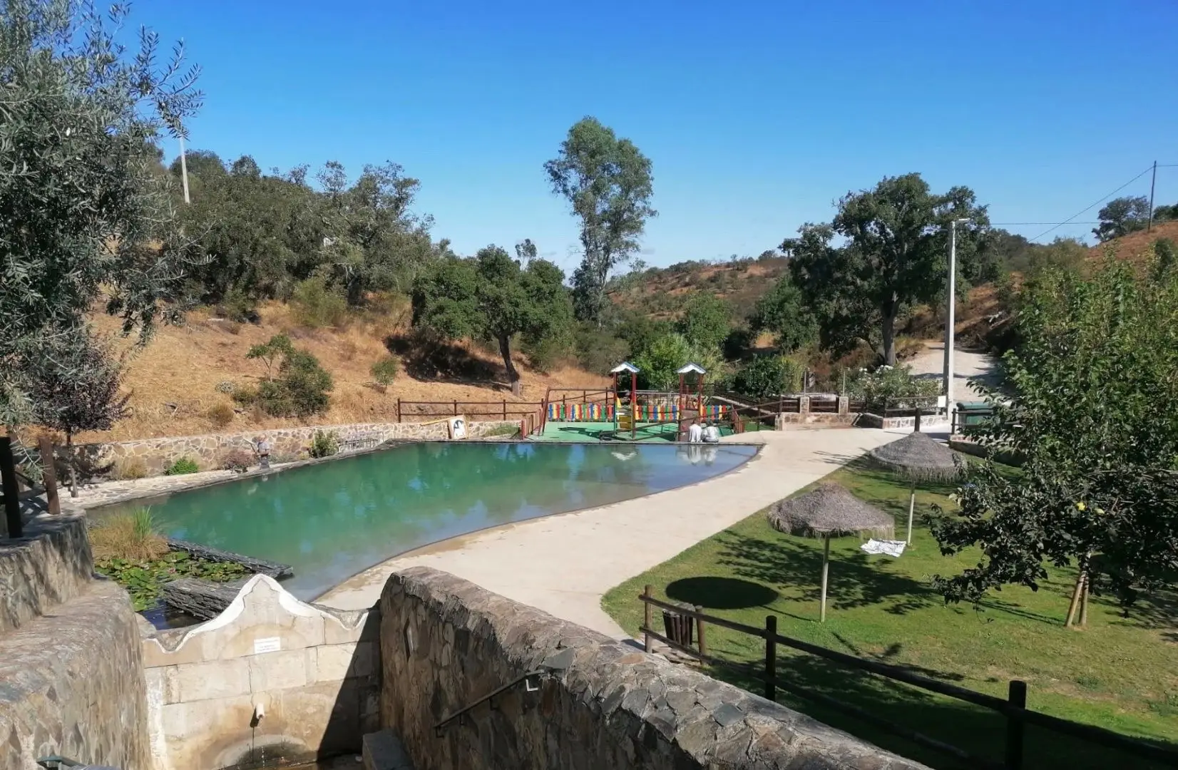 Serra do Caldeirão: à descoberta da piscina secreta entre azenhas, açudes e levadas