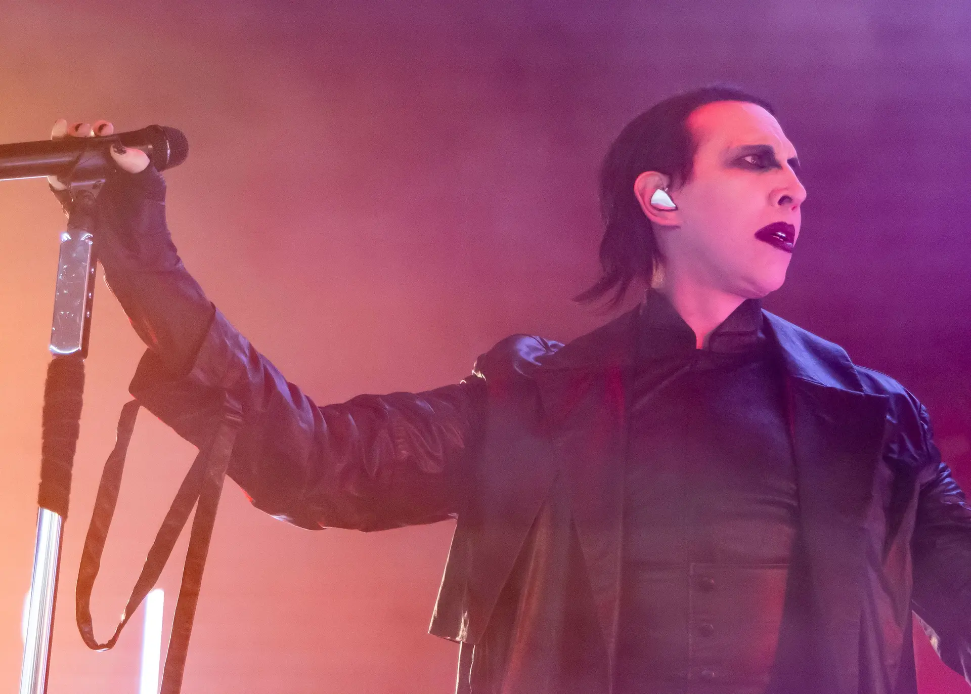 Marilyn Manson regressa à música mas não permite comentários no YouTube
