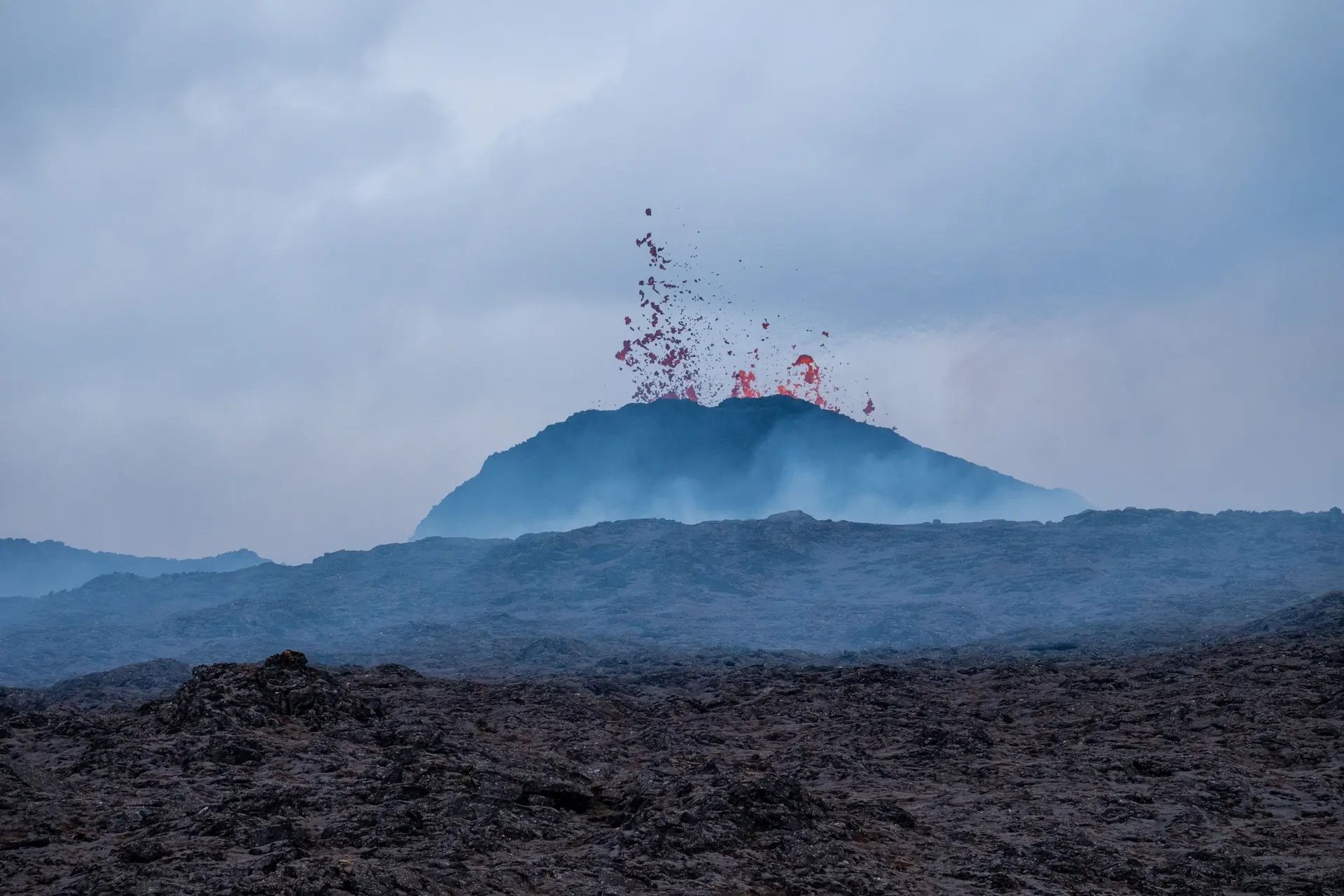Vulcão em erupção no sudoeste da Islândia, é a sexta desde dezembro