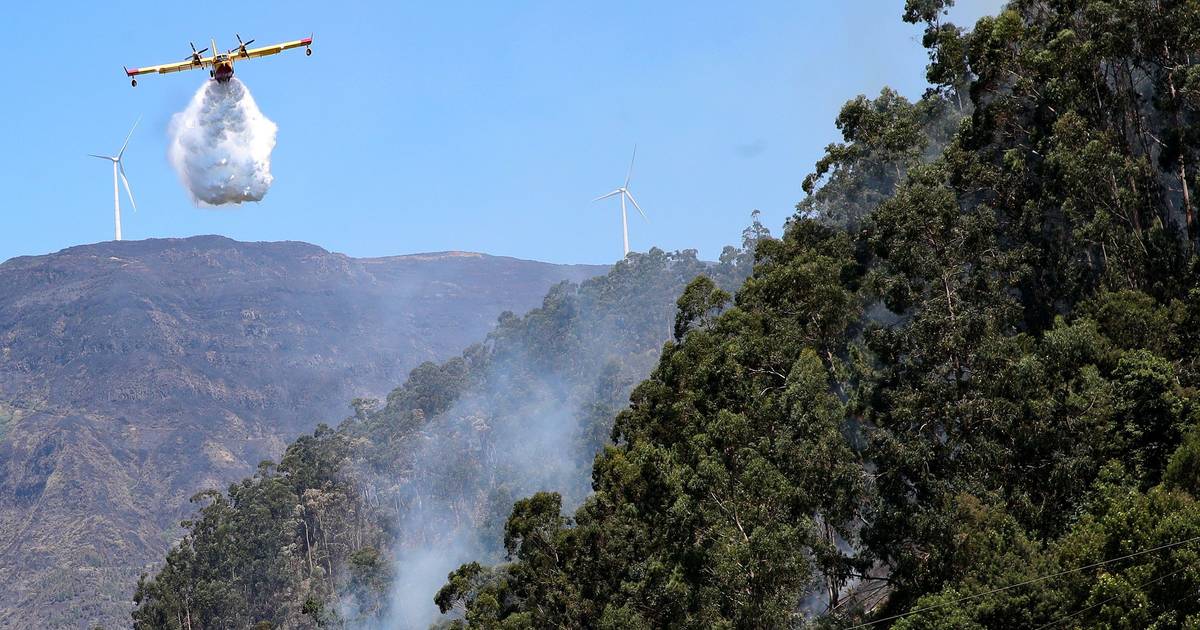 Montenegro assegura que haverá dois meios aéreos de combate aos incêndios na Madeira em 2026