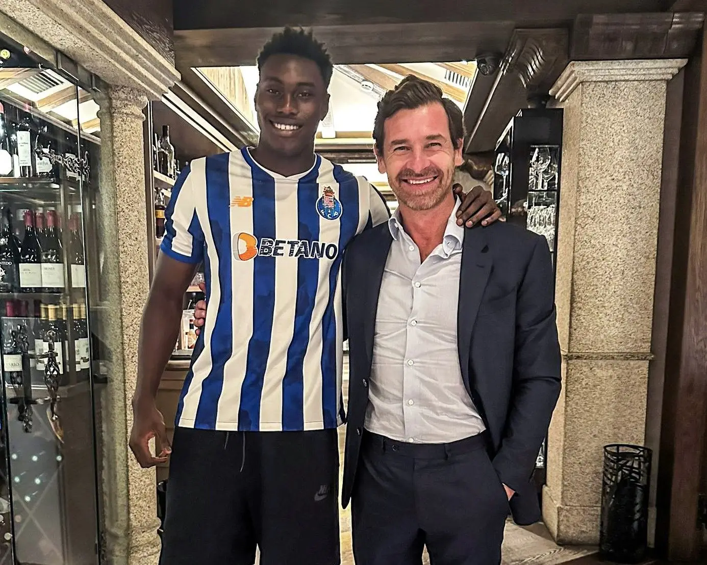 Porto's first reinforcement of the Villas-Boas era: Samu Omorodion signs until 2029