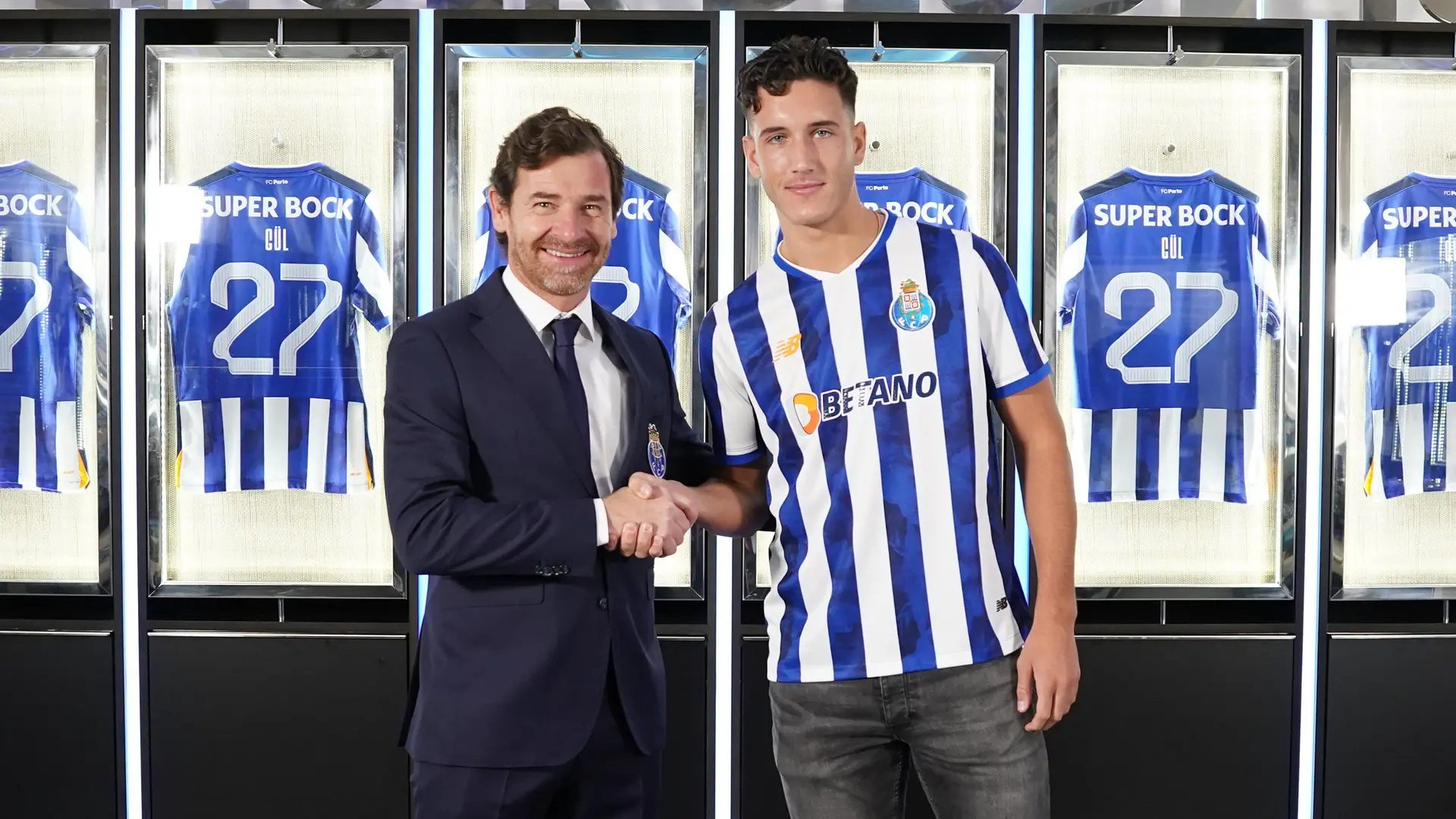 FC Porto oficializa novo reforço para o ataque