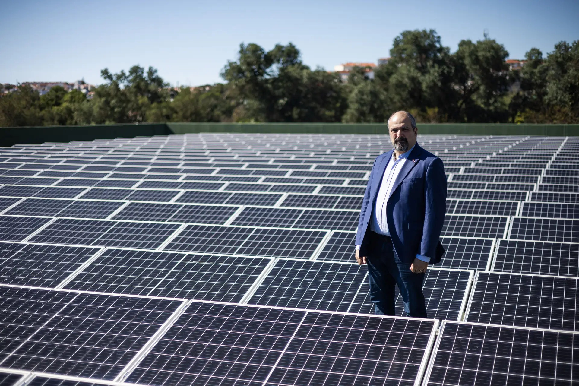 “Hay que encontrar otra forma de producir energía en la Tierra, los paneles solares o eólicos tienen un problema de limitación diario”