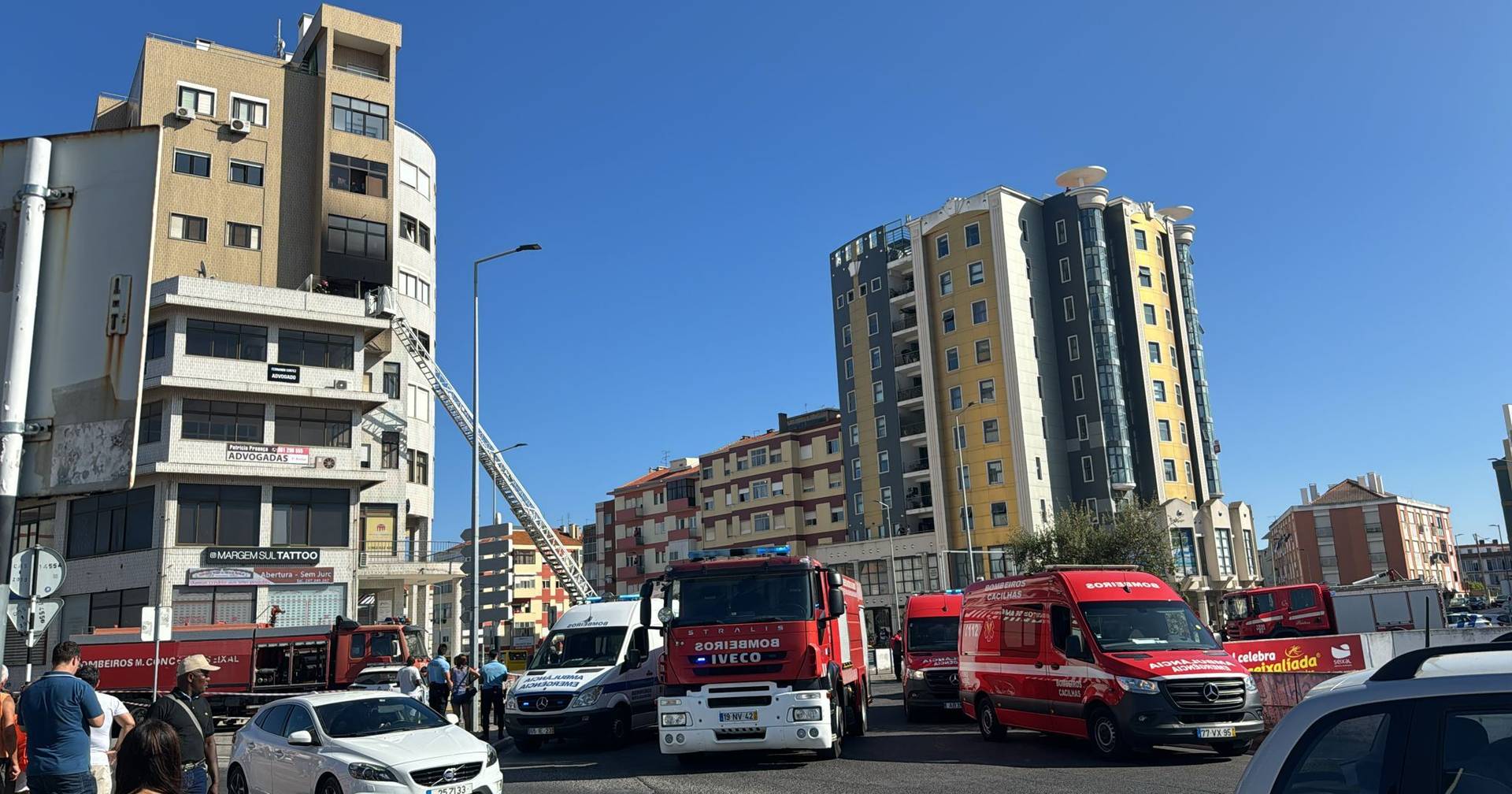 Explosão em prédio na Amora, Seixal, faz vários feridos - SIC Notícias